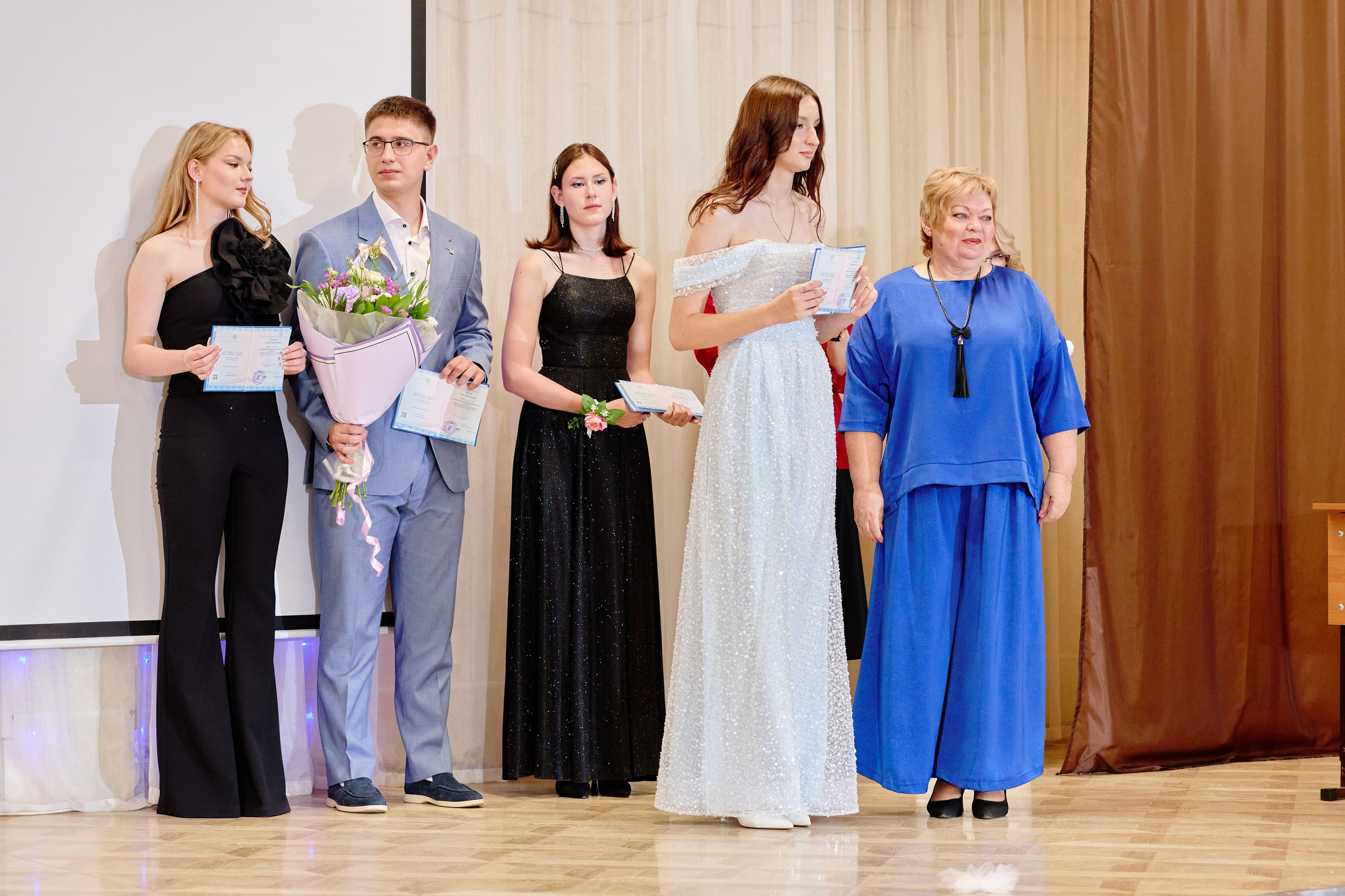 Выпускной 35 Сош. Фотограф Выпускные альбомы Таганрог Сергей Коробченко