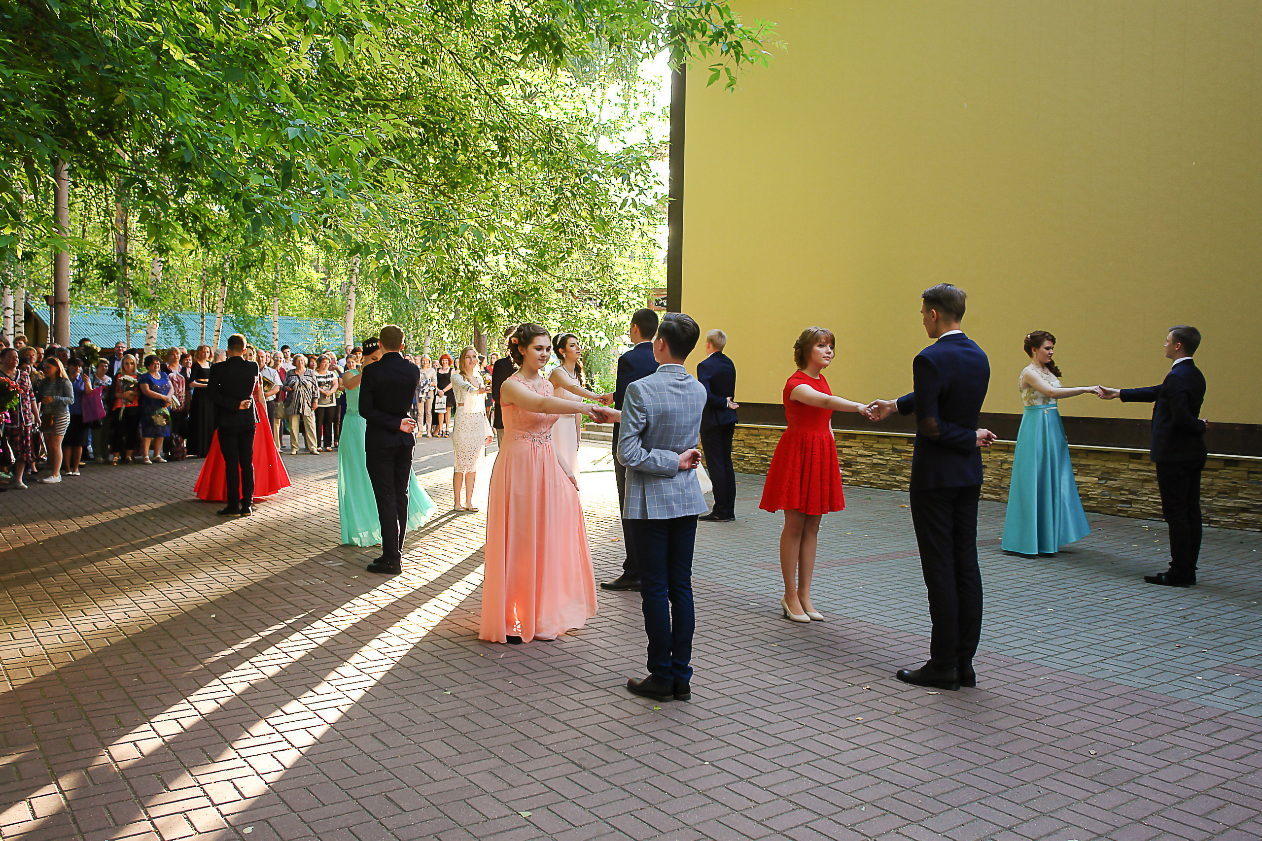 Фотосъемка в детском саду фотосъемка в школе Дипломы Выпускник Фотопла. Фотосъемка в детском саду и школе. Фотоальбомы и фотокниги ВЫПУСКНИК