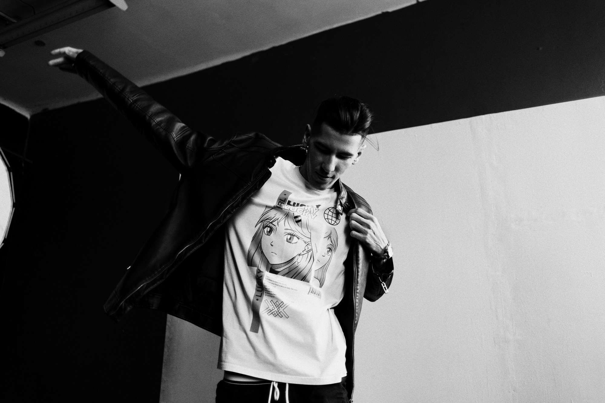 Мужской портрет в Тюмени: стильная студийная фотосессия. Портретный фотограф Тюмень Дарья Мустафина