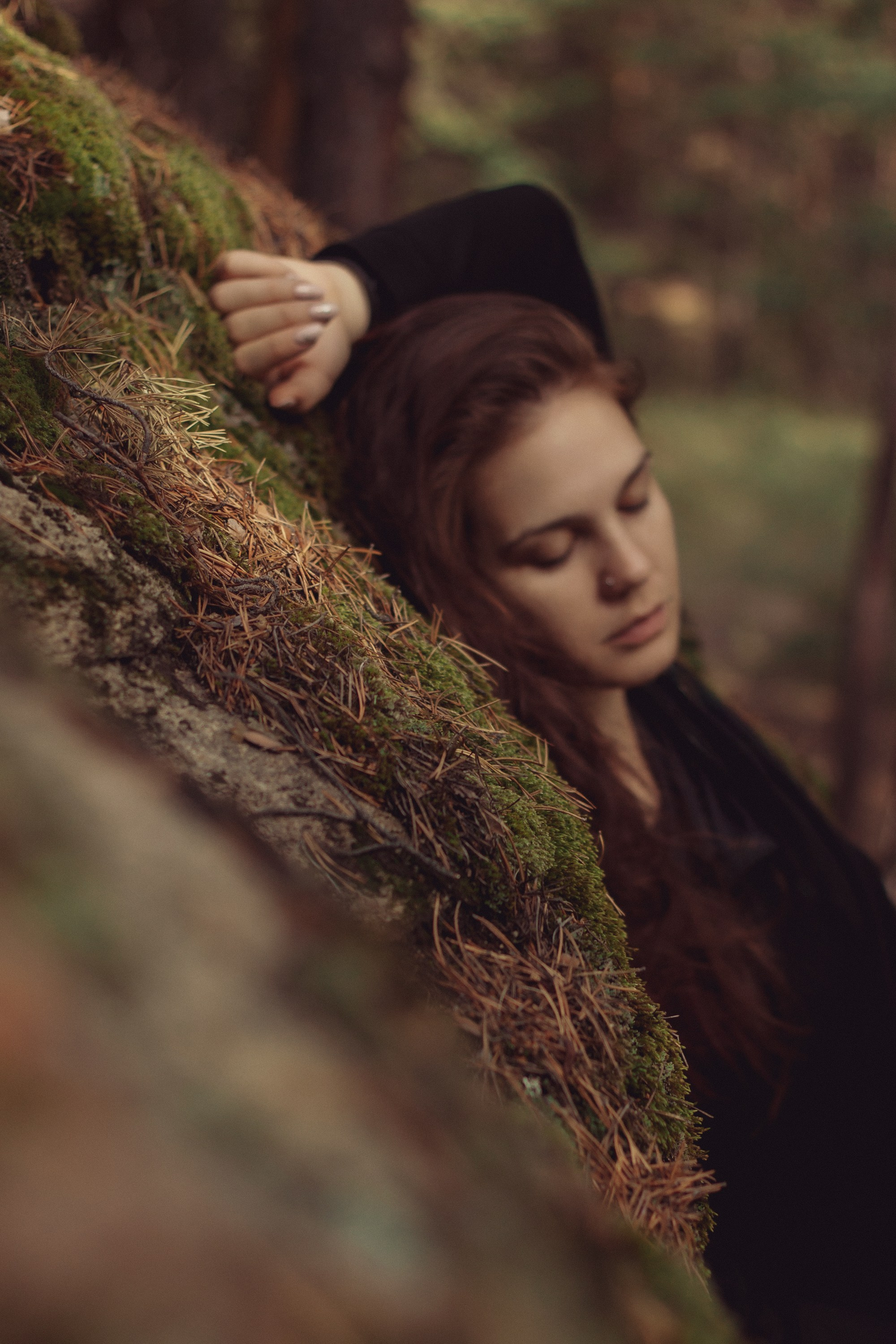 Саша во мхах / Каркаралинск. Фотограф Наталья Гончарова. Снимаю живые портреты в Алматы