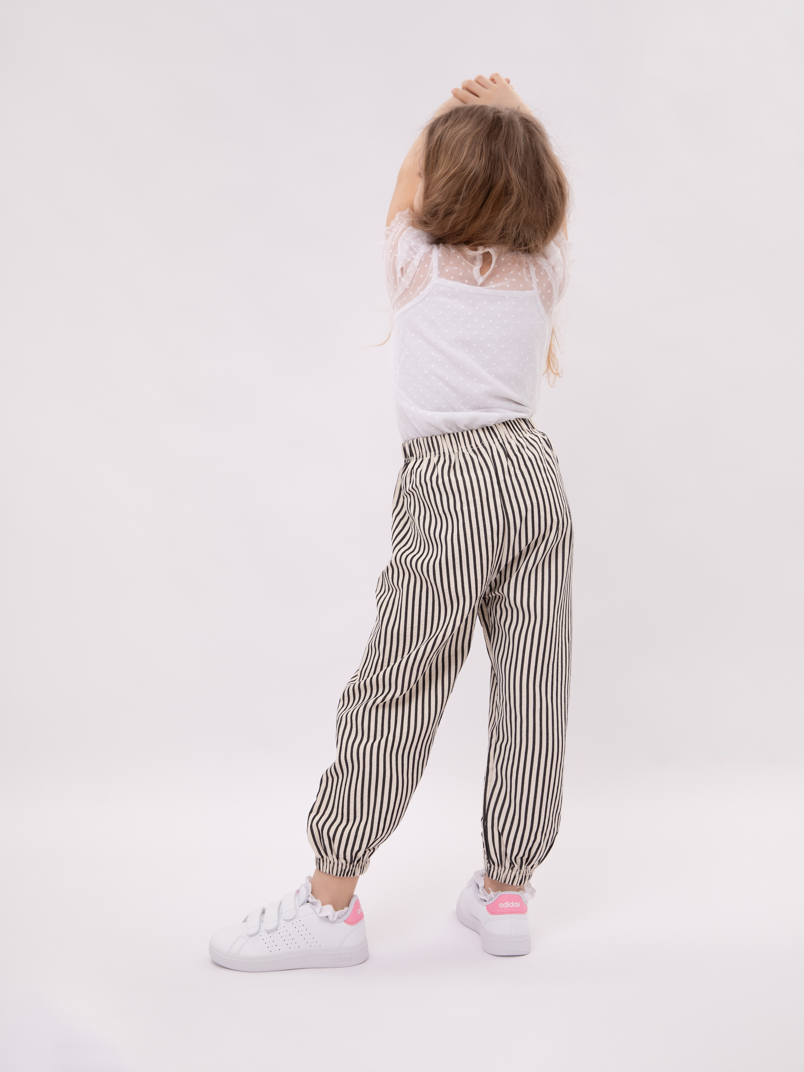 Детские летние брюки. Фотостудия предметной и модельной съёмки для маркетплейсов