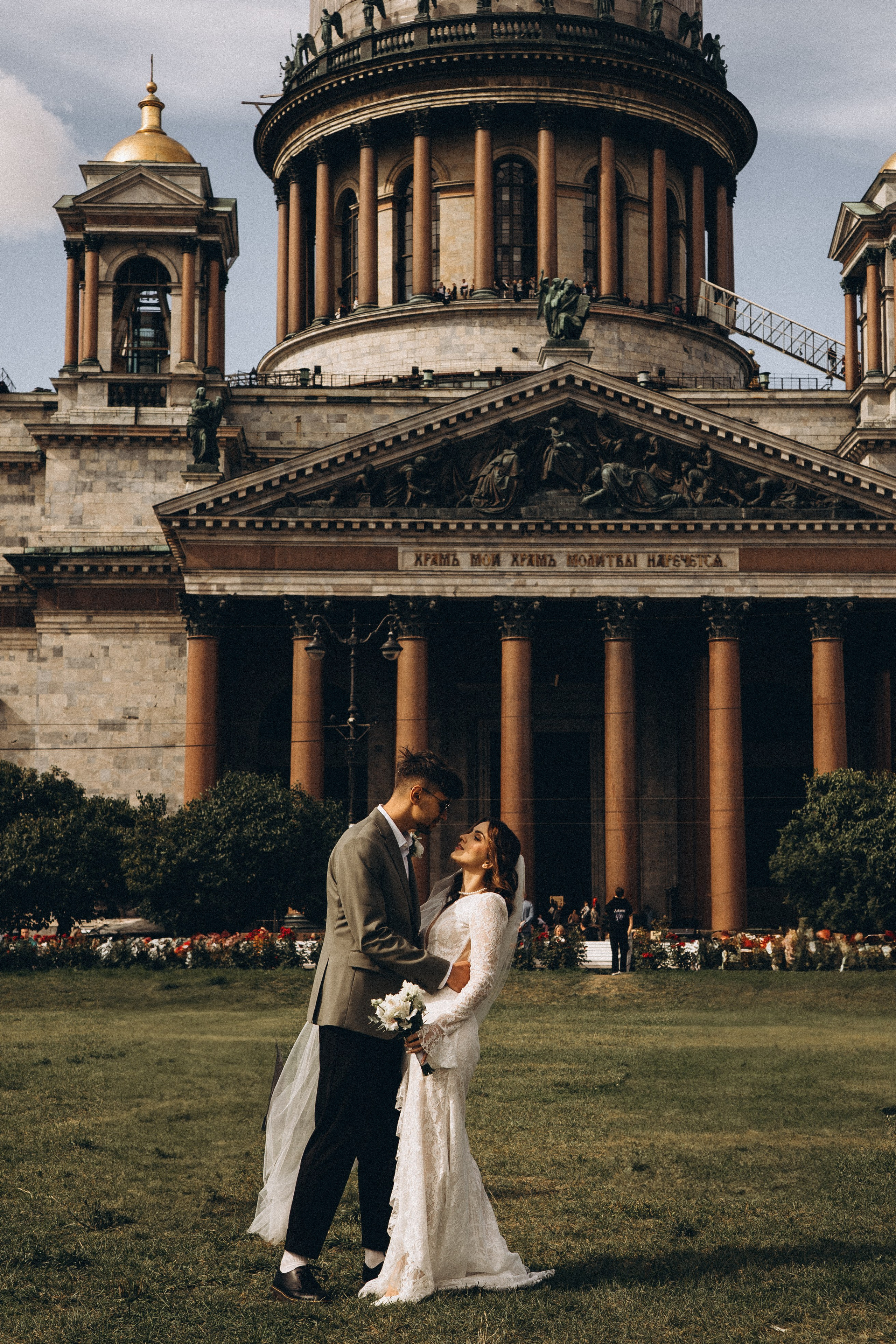 СВАДЕБНАЯ ПРОГУЛКА ВОЗЕ ИСАИКЕВСКОГО СОБОРА АСТОРИИ И ЗАКОНОДАЛЕТНОГО СОБРАНИЯ. Профессиональный фотограф, Санкт-Петербург — Виктория Богомолова