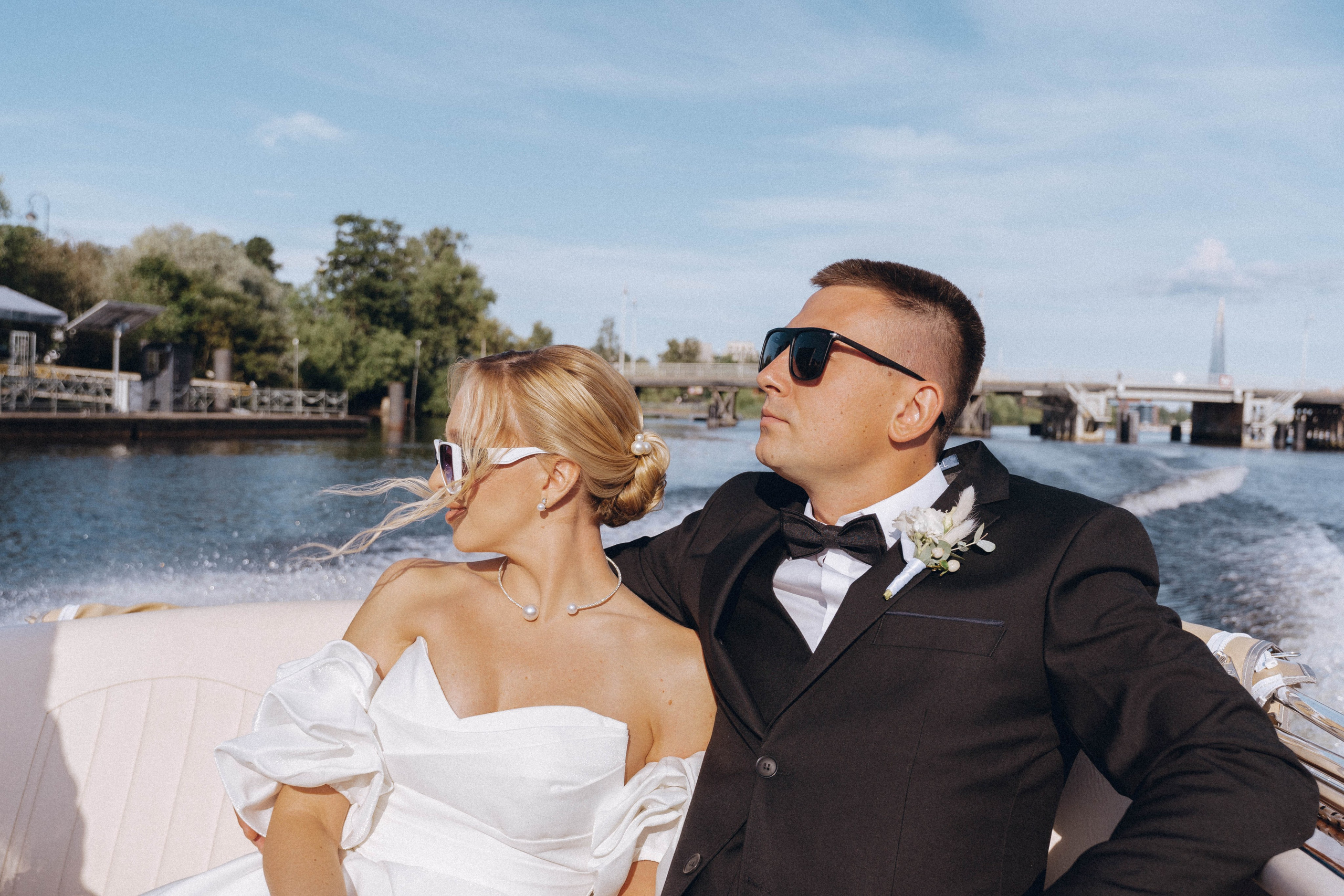 СВАДЕНБНАЯ СЬЕМКА НА КАТЕРЕ ПО КАНАЛАМ САНКТ-ПЕТЕРБУРГА И В АКВАТОРИИ НЕВЫ. Профессиональный фотограф, Санкт-Петербург — Виктория Богомолова