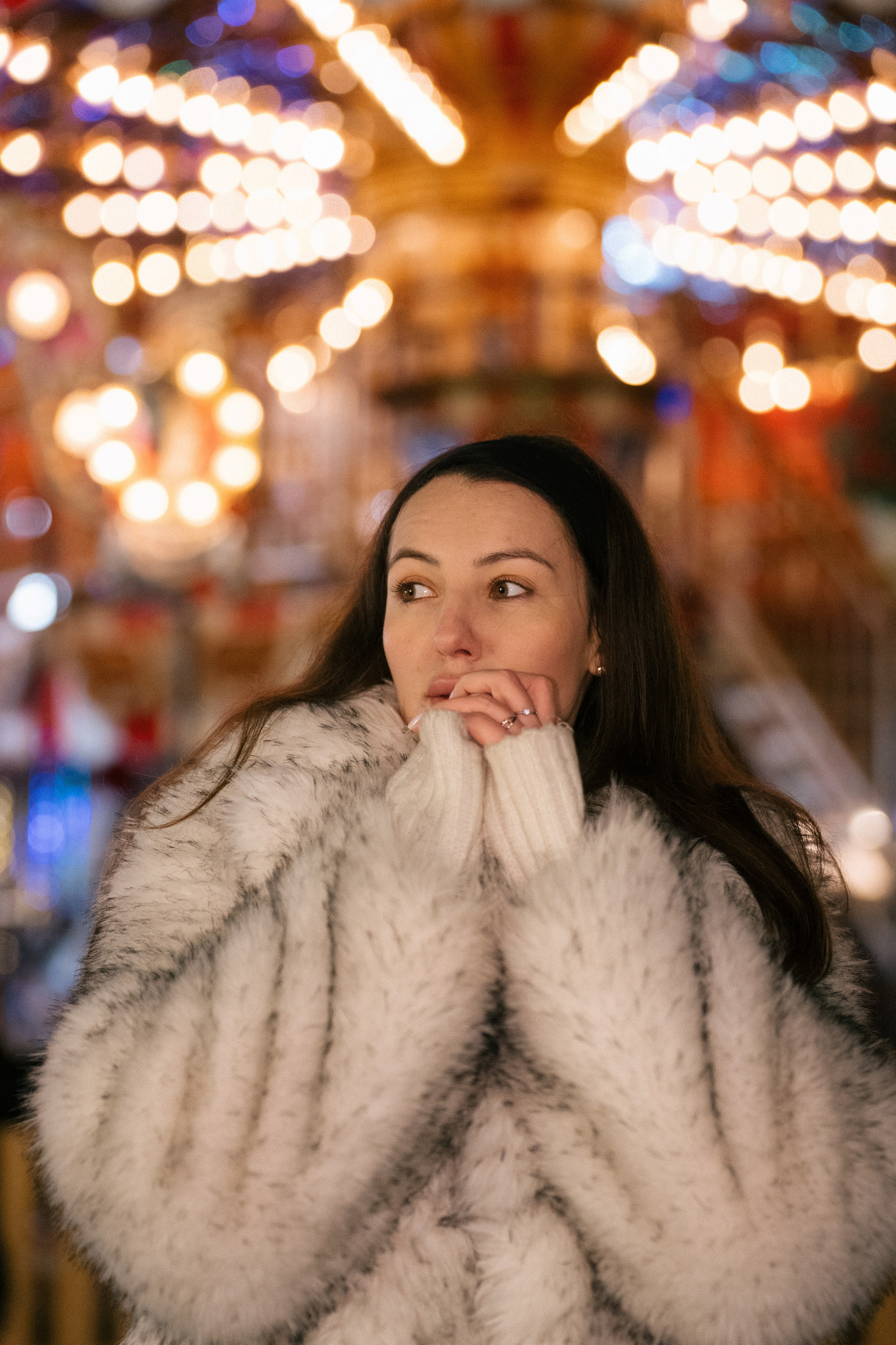ПРОГУЛКА НА МАНЕЖНОЙ ПЛОЩАДИ ДЛЯ ДЕВУШКИ ПЕРЕД НОВЫМ ГОДОМ (НОВОГОДНЯЯ ФОТОСЕССИИЯ НА МАНЕЖНОЙ ПЛОЩАДИ). Профессиональный фотограф, Санкт-Петербург — Виктория Богомолова