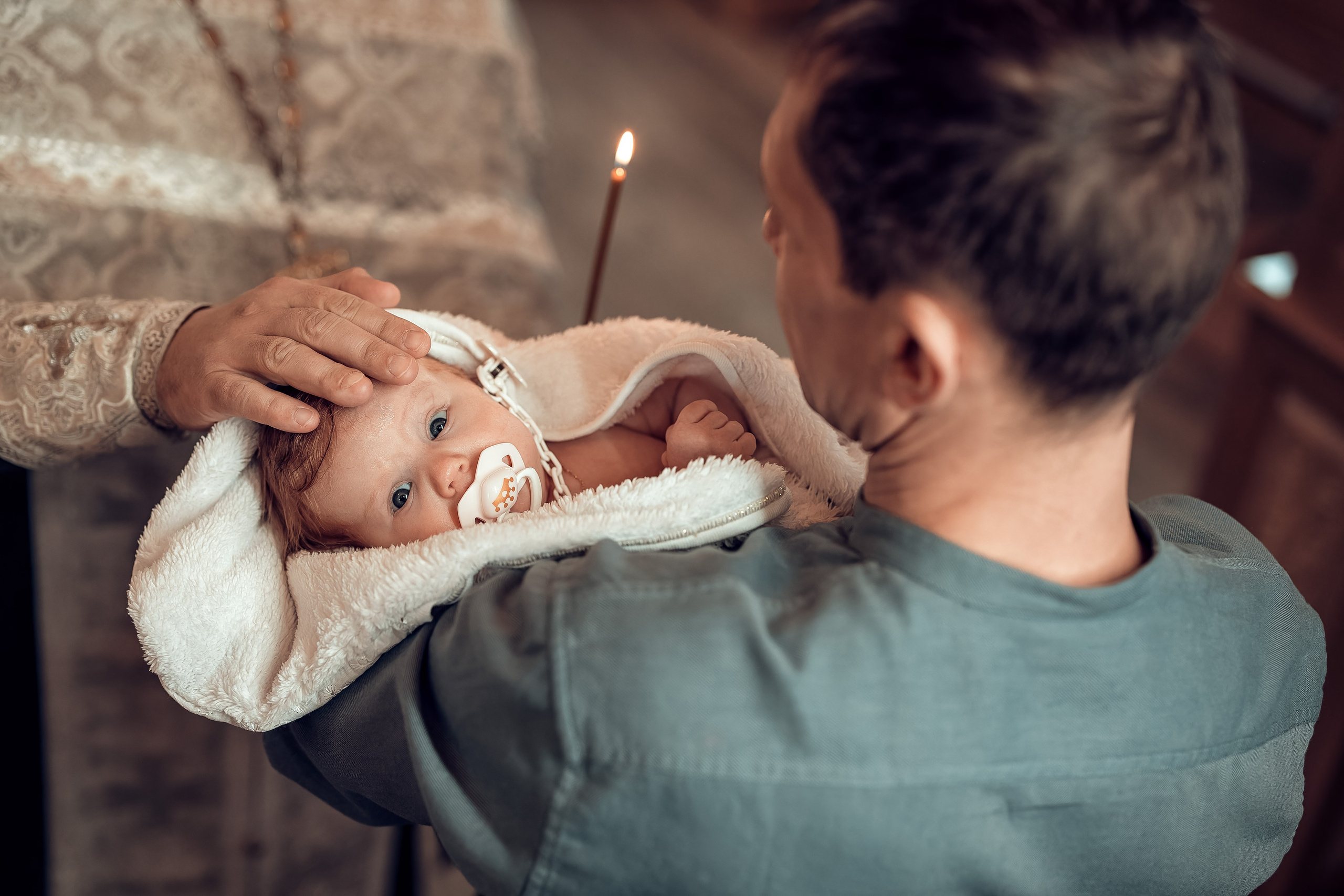Таинства Крещения и Венчания в Старом Осколе. Фотостудия для новорожденных в Старом Осколе Гильфановых Юрия и Ольги