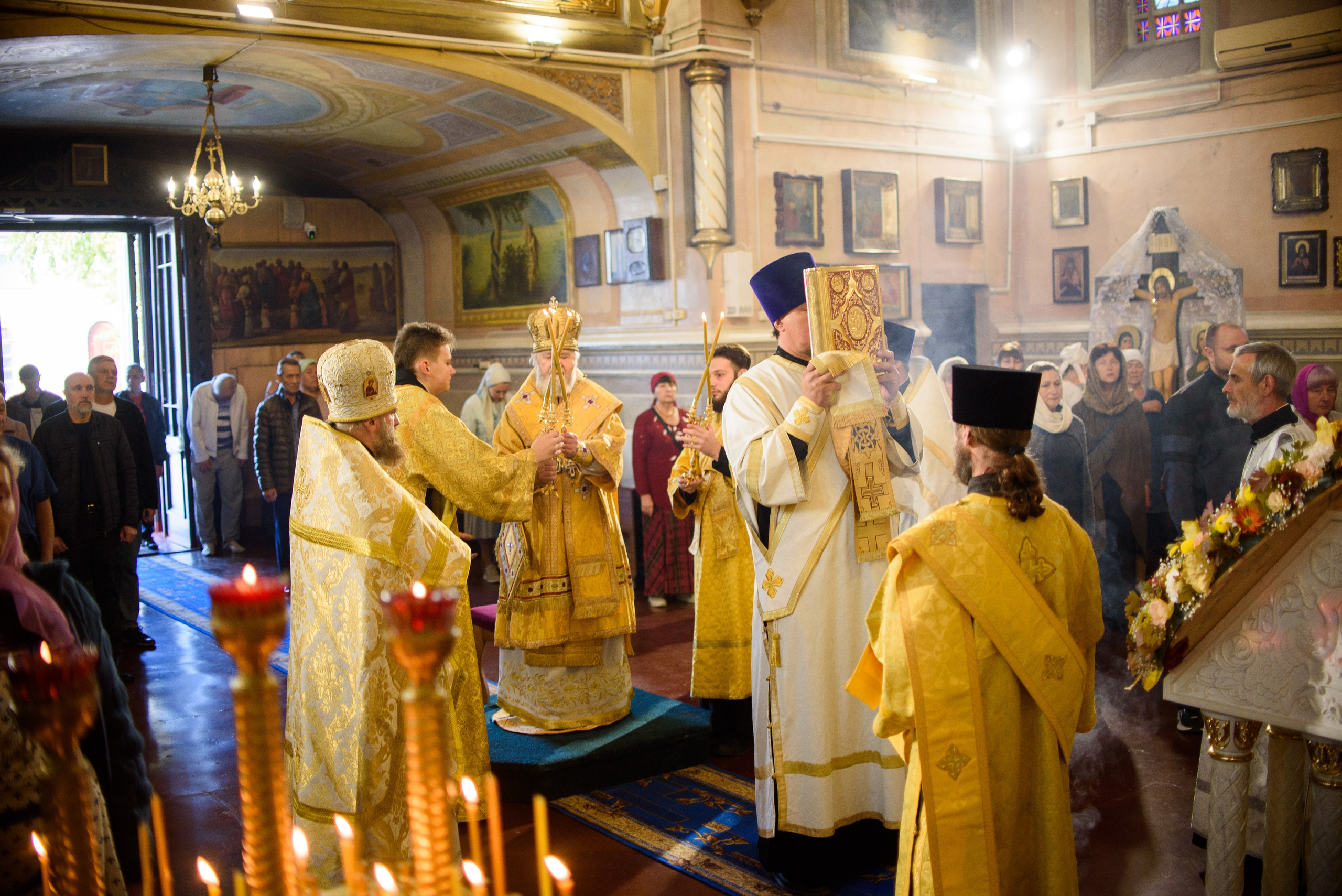 Воскресная литургия 29.10.2023. Семейный и свадебный фотограф в Феодосии и Коктебеле