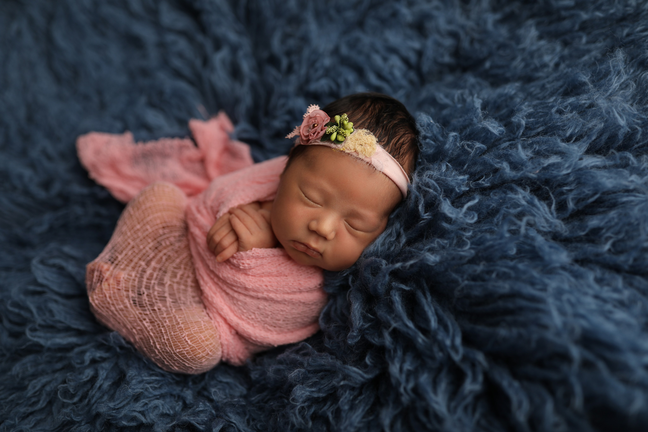 PH @anna_molodykh_newborn.almaty. Retoucher Aleksmokh