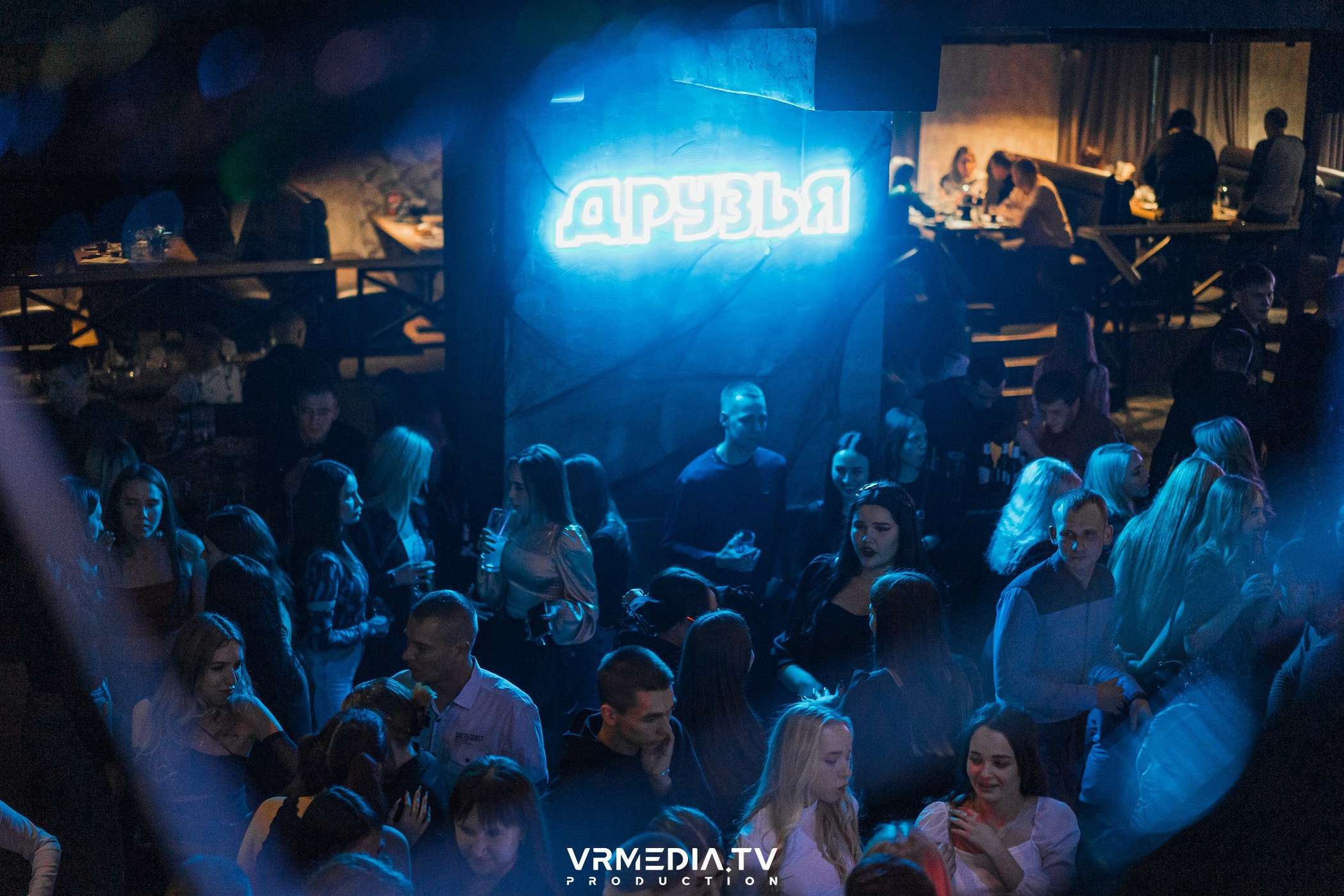 Halloween ARACHNOPHOBIA в баре «Друзья»