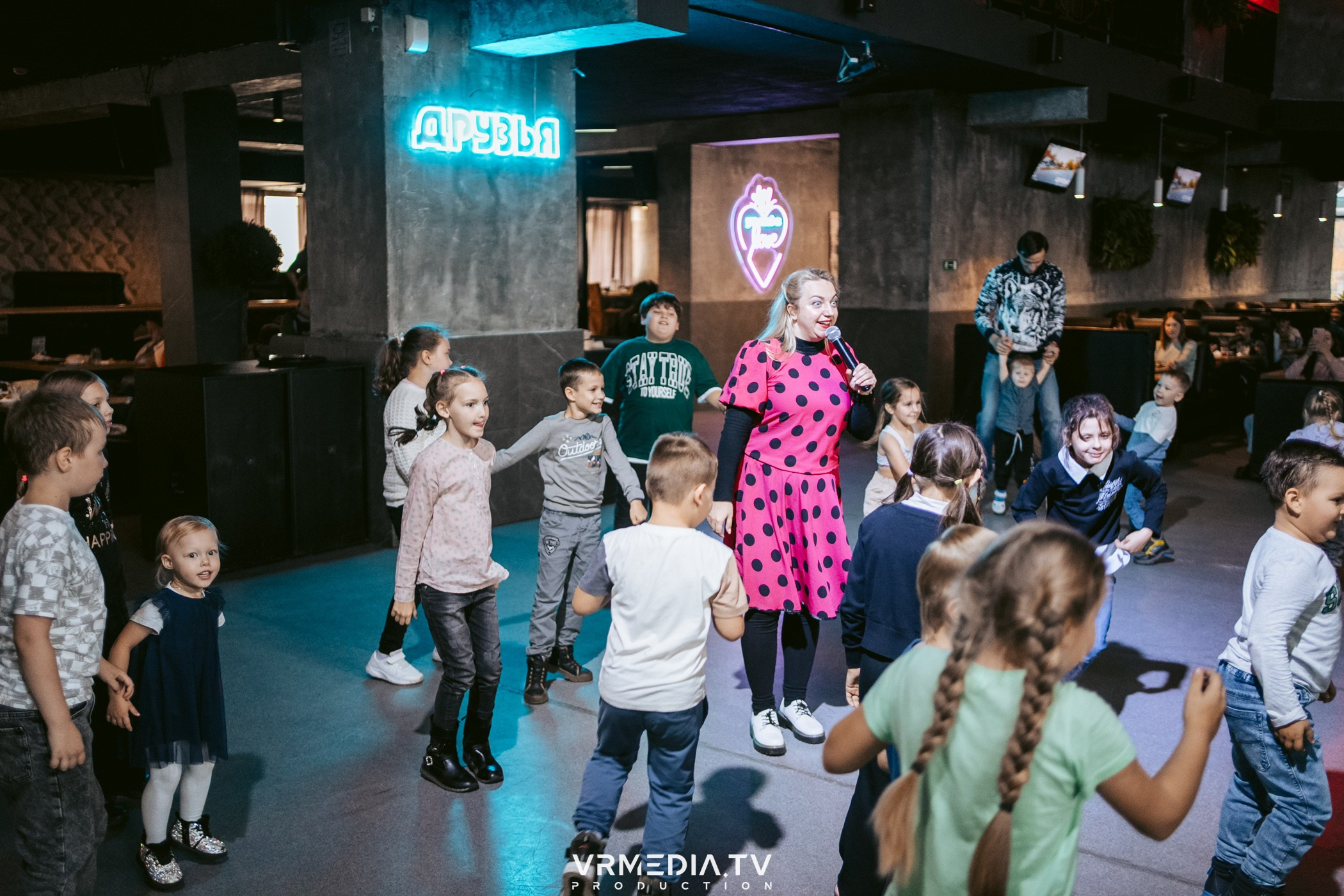 Baby time в баре «Друзья»