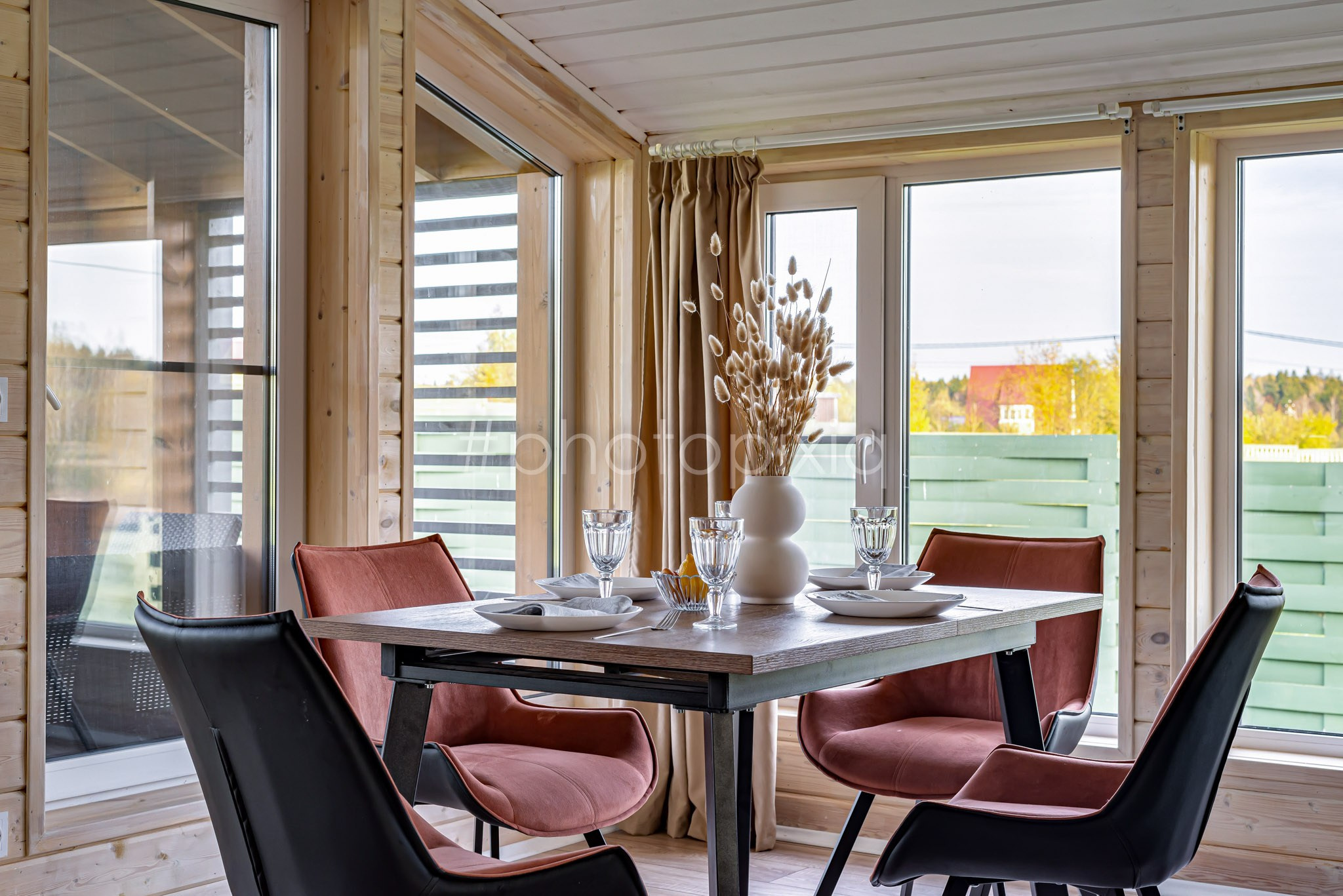 Съёмка загородного дома для аренды в ДПК Большие Всходы. Интерьерная съёмка и виртуальные туры — Интерьерный фотограф Кузнецов Сергей (photopixiq)