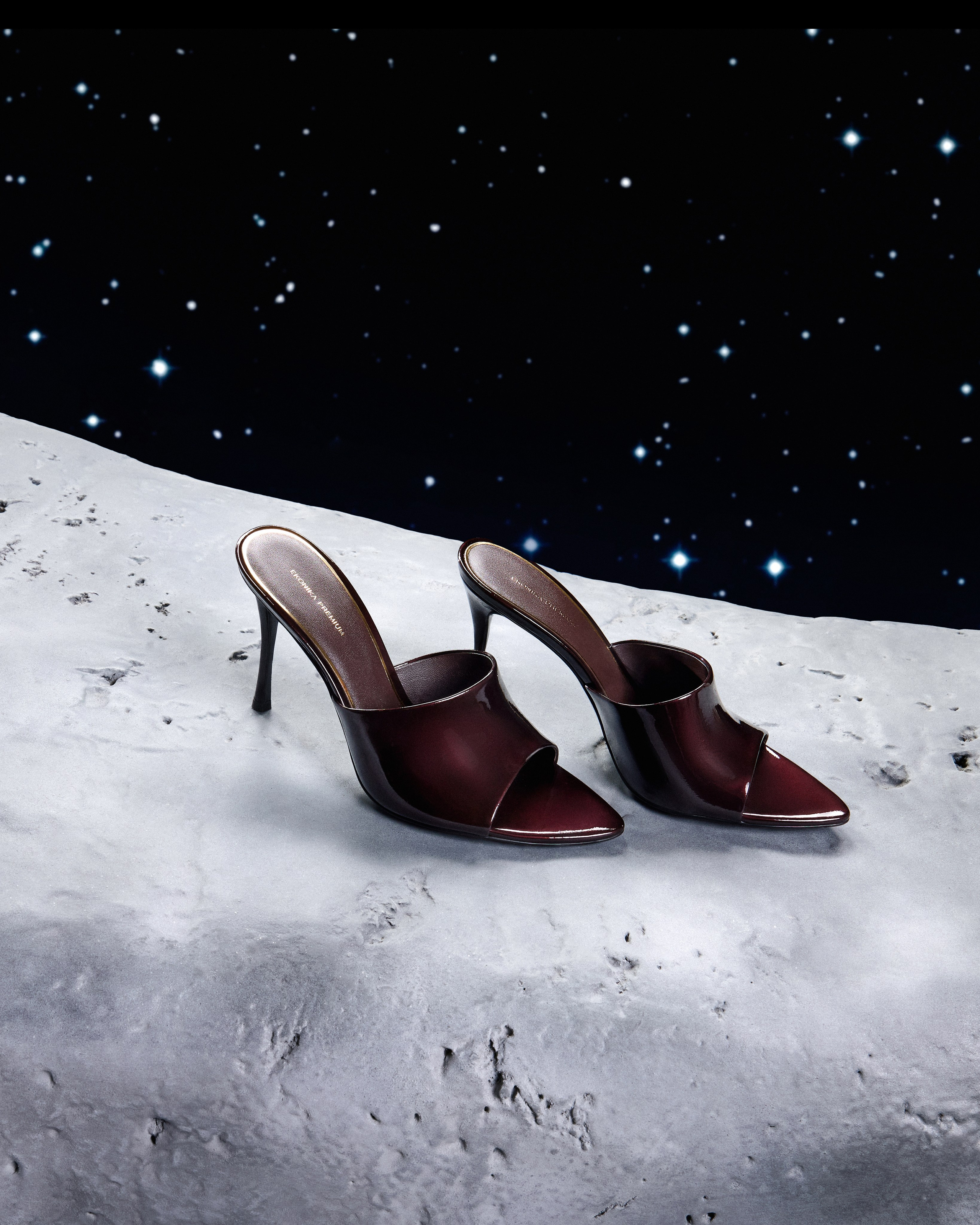 Detailed product retouch. Precise color correction and tone balance. Texture and shape preservation. Clean retouch maintaining the photographer’s style. Light and highlight correction for perfect look. Careful material and surface enhancement. High-quality commercial retouch. Preservation of details and object contours. Minimalist editing with texture focus. Professional retouch with attention to detail.