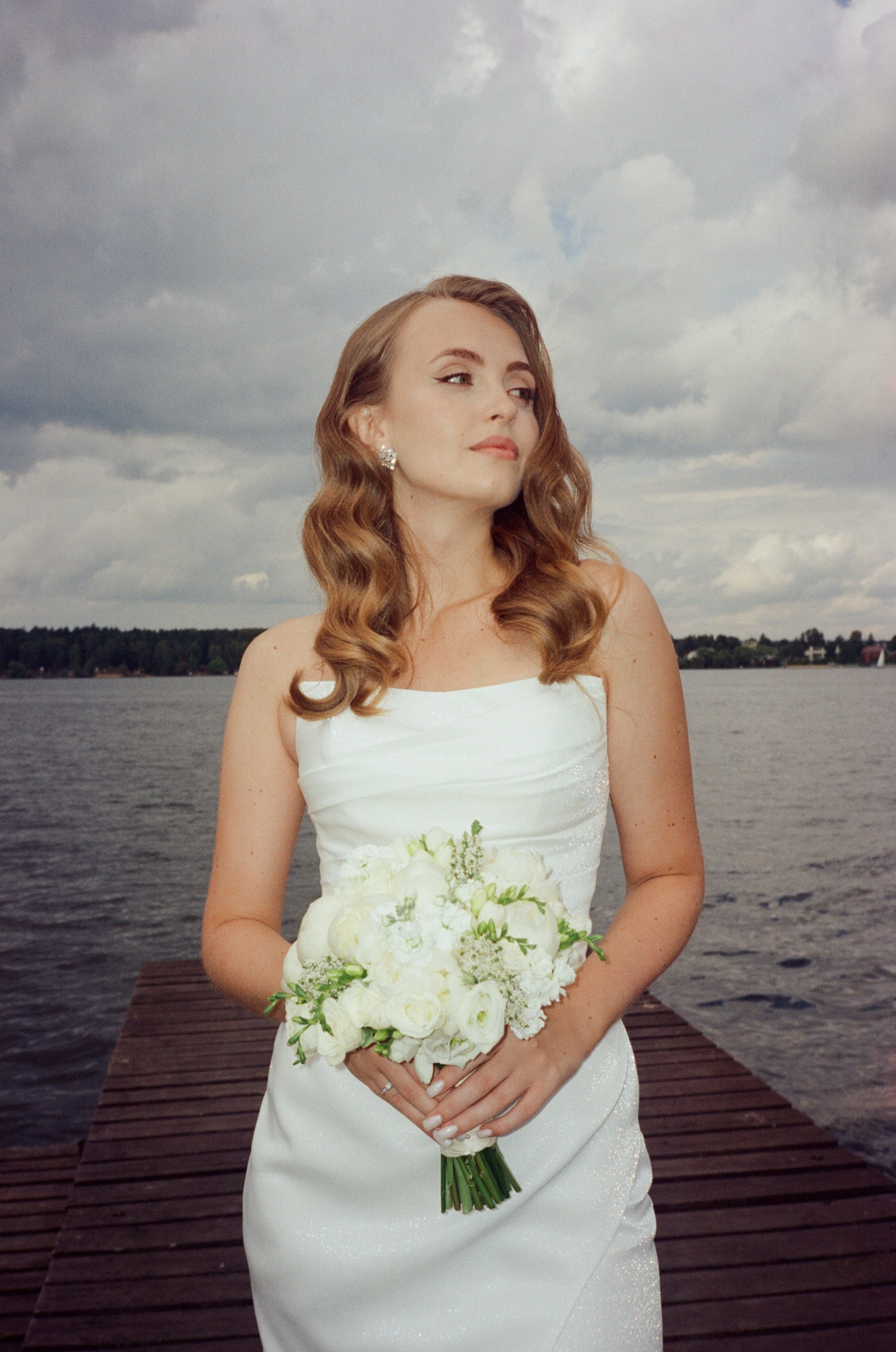 Фотограф на фотосъемку на пленку в Москве. Пленочный фотограф в Москве