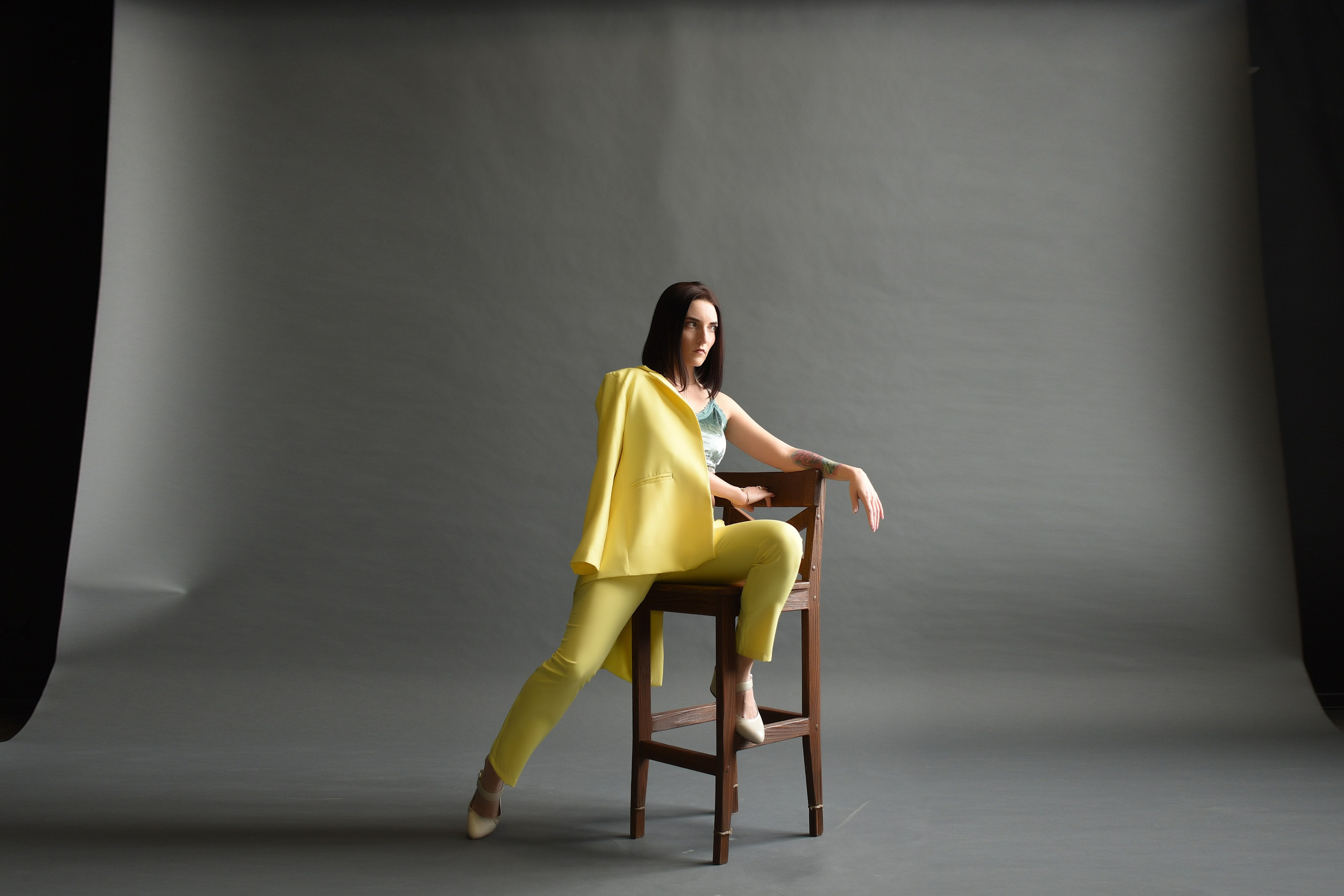 Индивидуальная студийная. Свадебный, семейный, детский, контент фотограф в Омске Максим Ильин