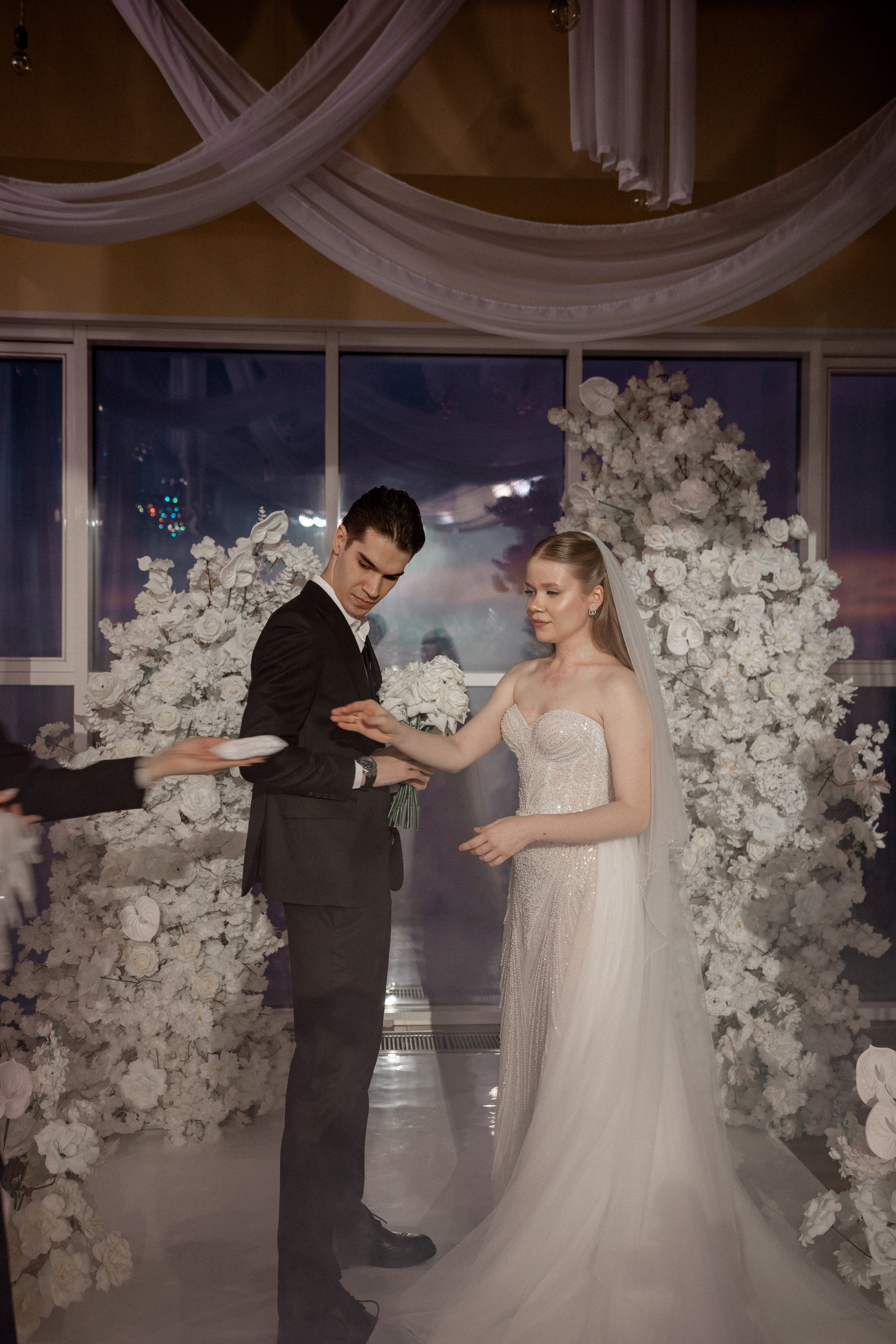 СВАДЕБНАЯ СЬЕМКА СБОРОВ В ОТЕЛЕ И ВЫЕЗД НА ЦЕРЕМОНИЮ (СНЯТО В СИБИРЕ В НИЖНЕВАРТОВСКЕ). Профессиональный фотограф, Санкт-Петербург — Виктория Богомолова