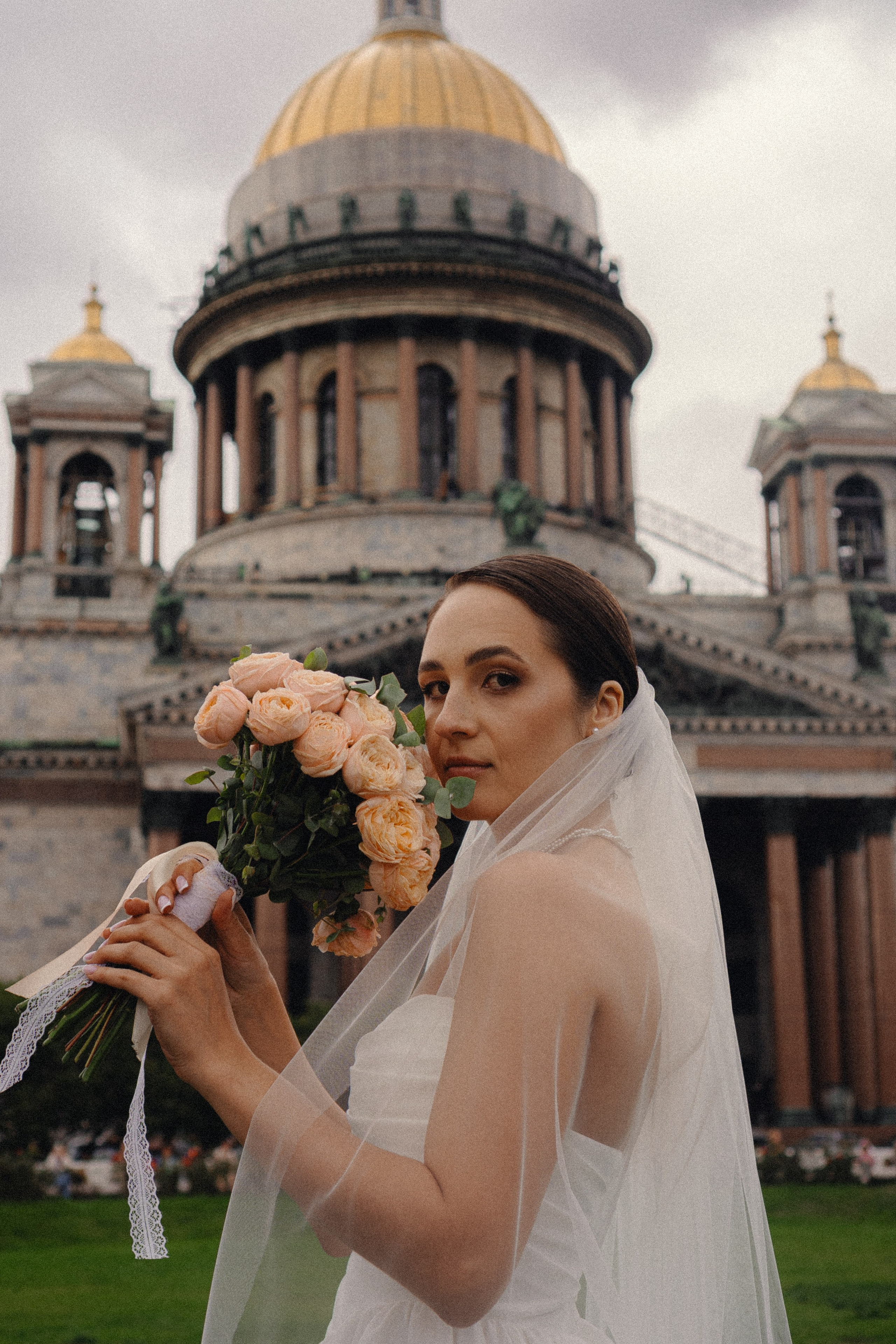 СВАДЕБНАЯ ПРОГУЛКА В САНТК-ПЕТЕРБУРГЕ (ИСАКИЕВСКИЙ СОБОР, ЗИМНЯЯ КАНАВКА, ЭРМИТАЖ И БОЛЬШАЯ МОРСКАЯ УЛИЦА). Профессиональный фотограф, Санкт-Петербург — Виктория Богомолова