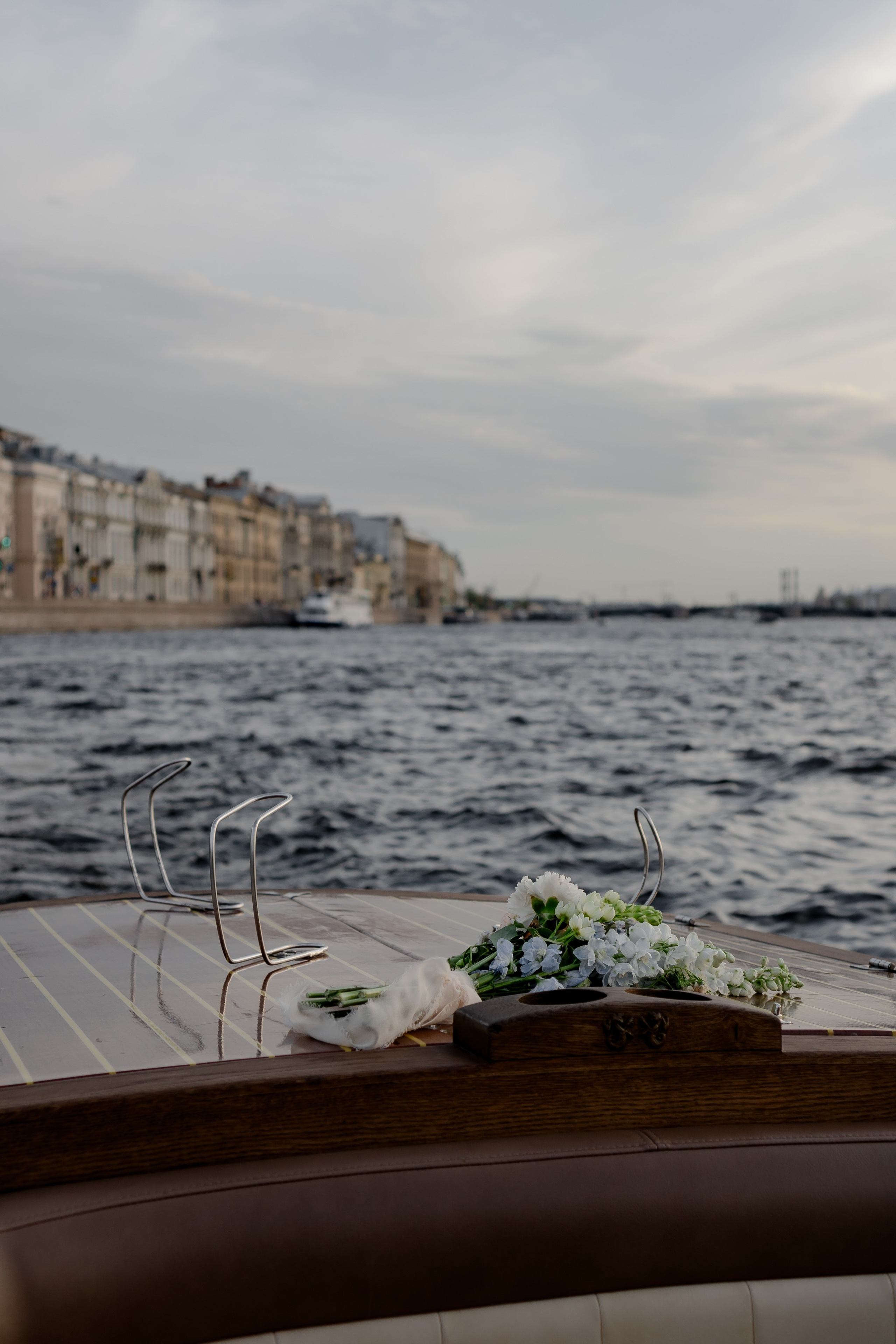 СВАДЕНБНАЯ СЬЕМКА НА КАТЕРЕ ПО КАНАЛАМ САНКТ-ПЕТЕРБУРГА И В АКВАТОРИИ НЕВЫ. Профессиональный фотограф, Санкт-Петербург — Виктория Богомолова