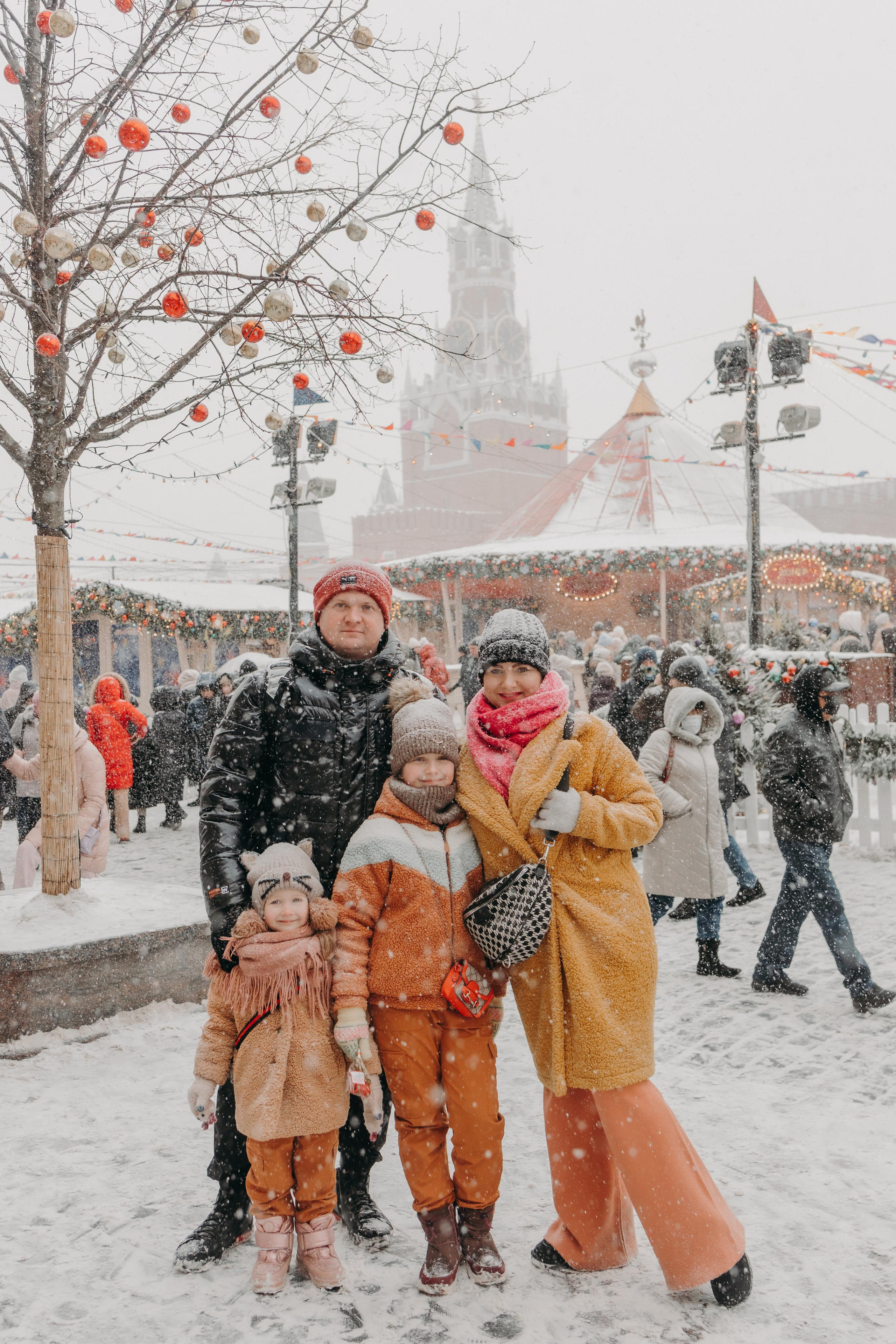 Марина и семья Красная площадь. Анна Ларина — Lifestyle фотограф в Москве