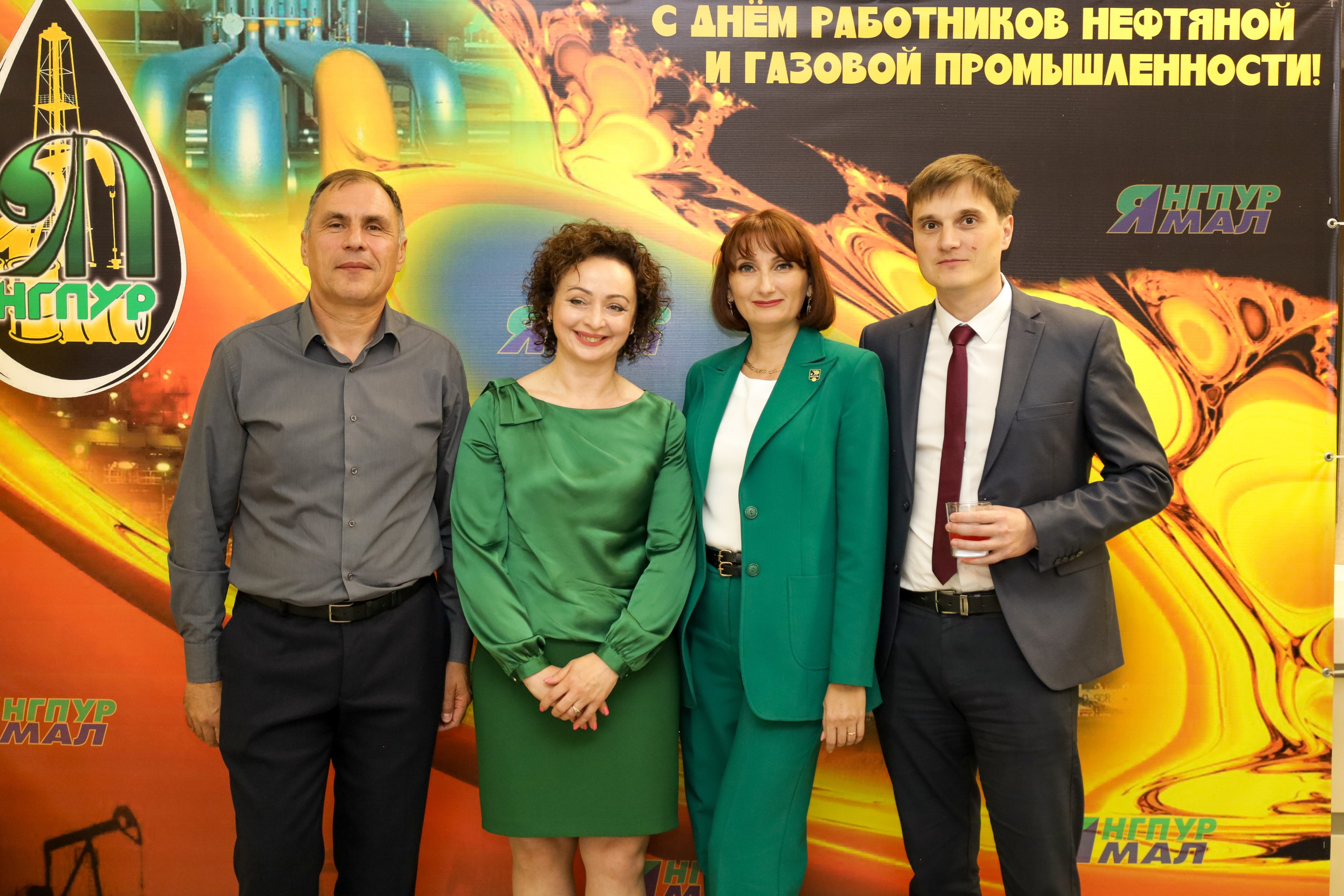 Награждение ко дню работников нефтяной, газовой и топливной промышленности. Фотограф в Губкинском | Александра Артамонова