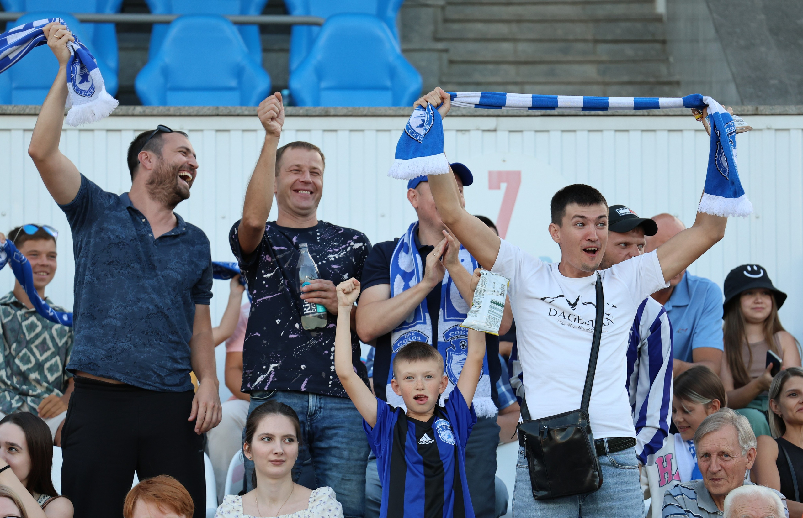 Фото футбольных матчей Первая лига ФНЛ. Фотограф Дмитрий Алексеев