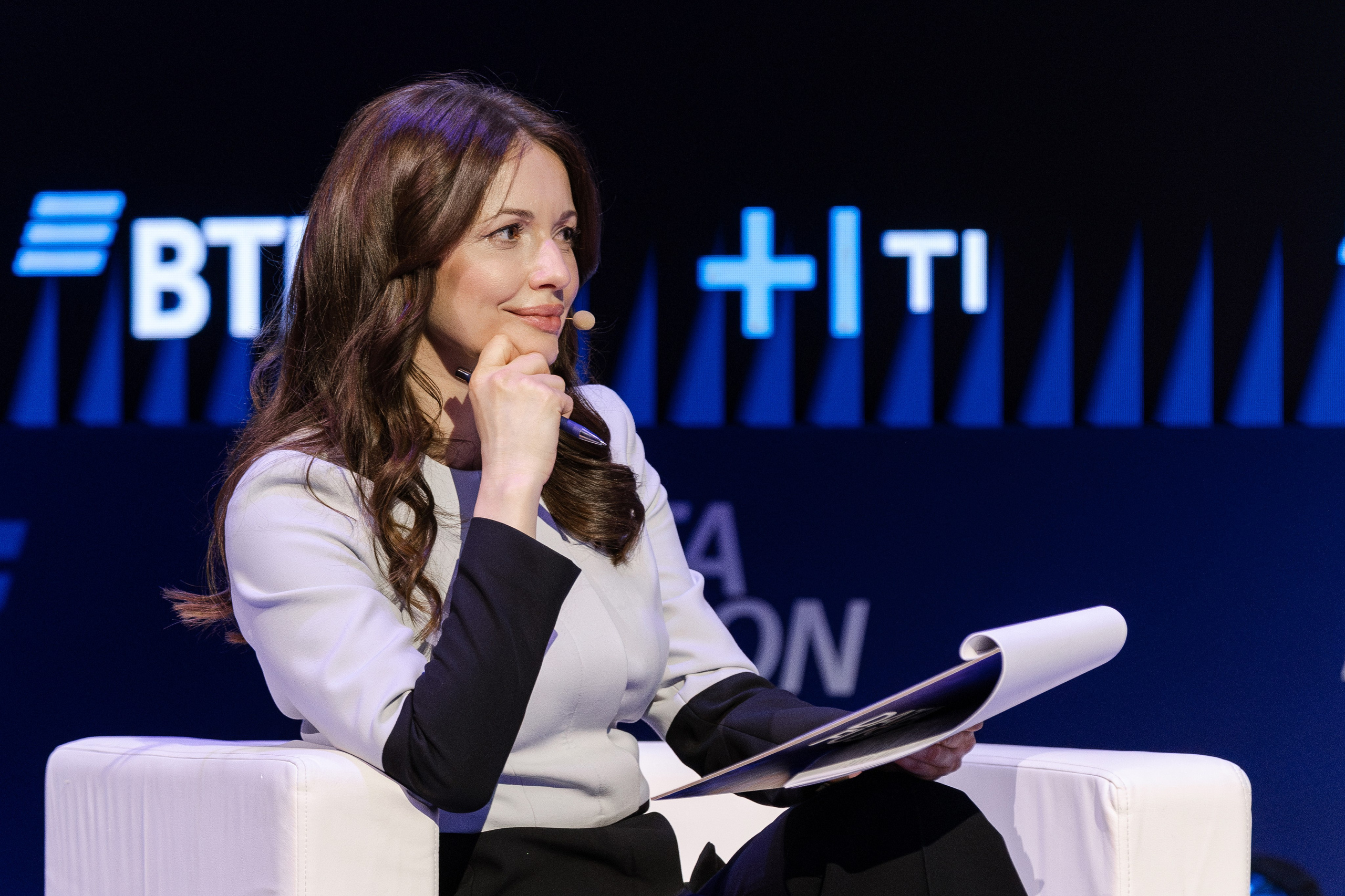 Data Fusion. Свадебный репортажный фотограф в Москве