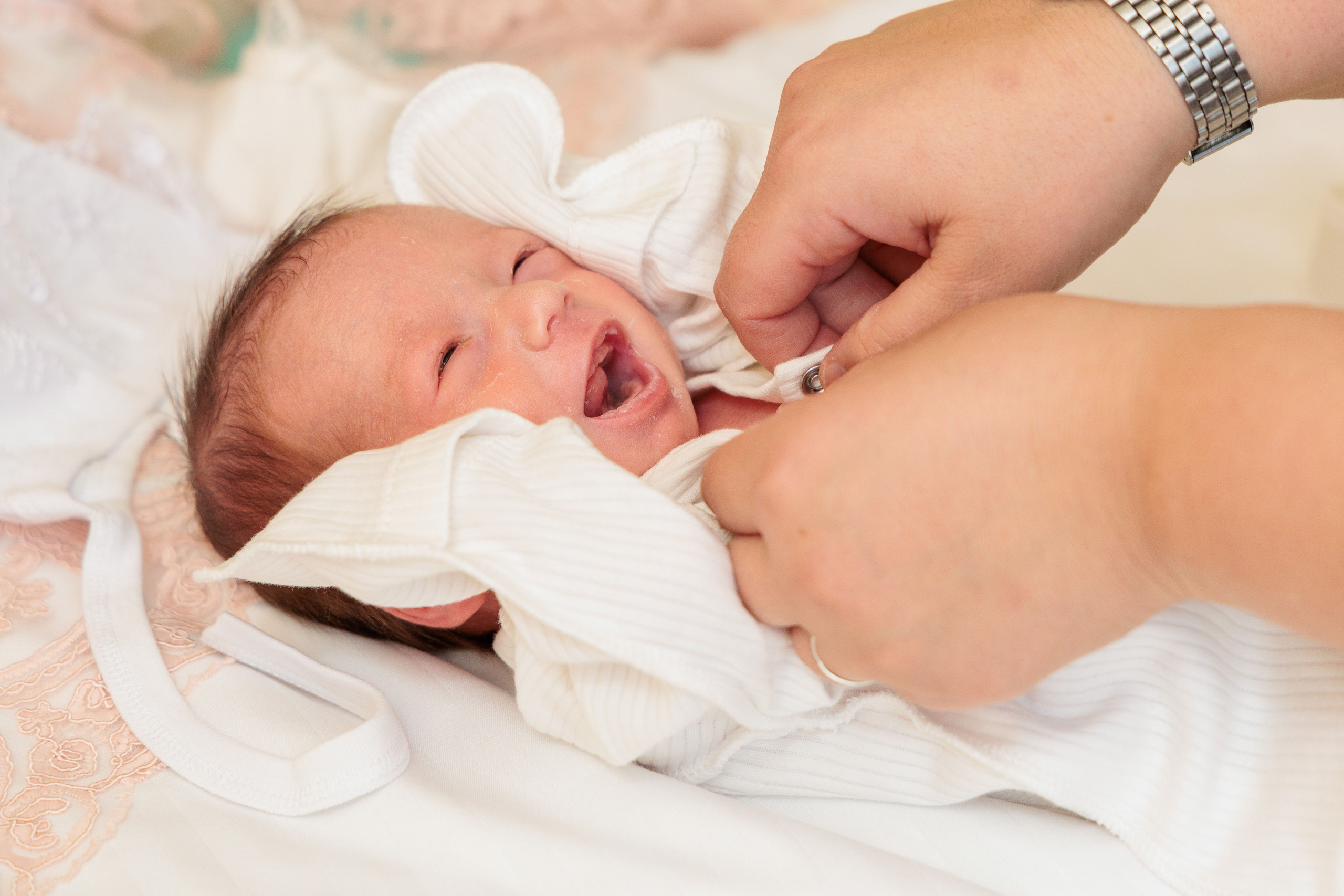 Выписка из роддома Лермонтова - фотосессия счастливых родителей.
