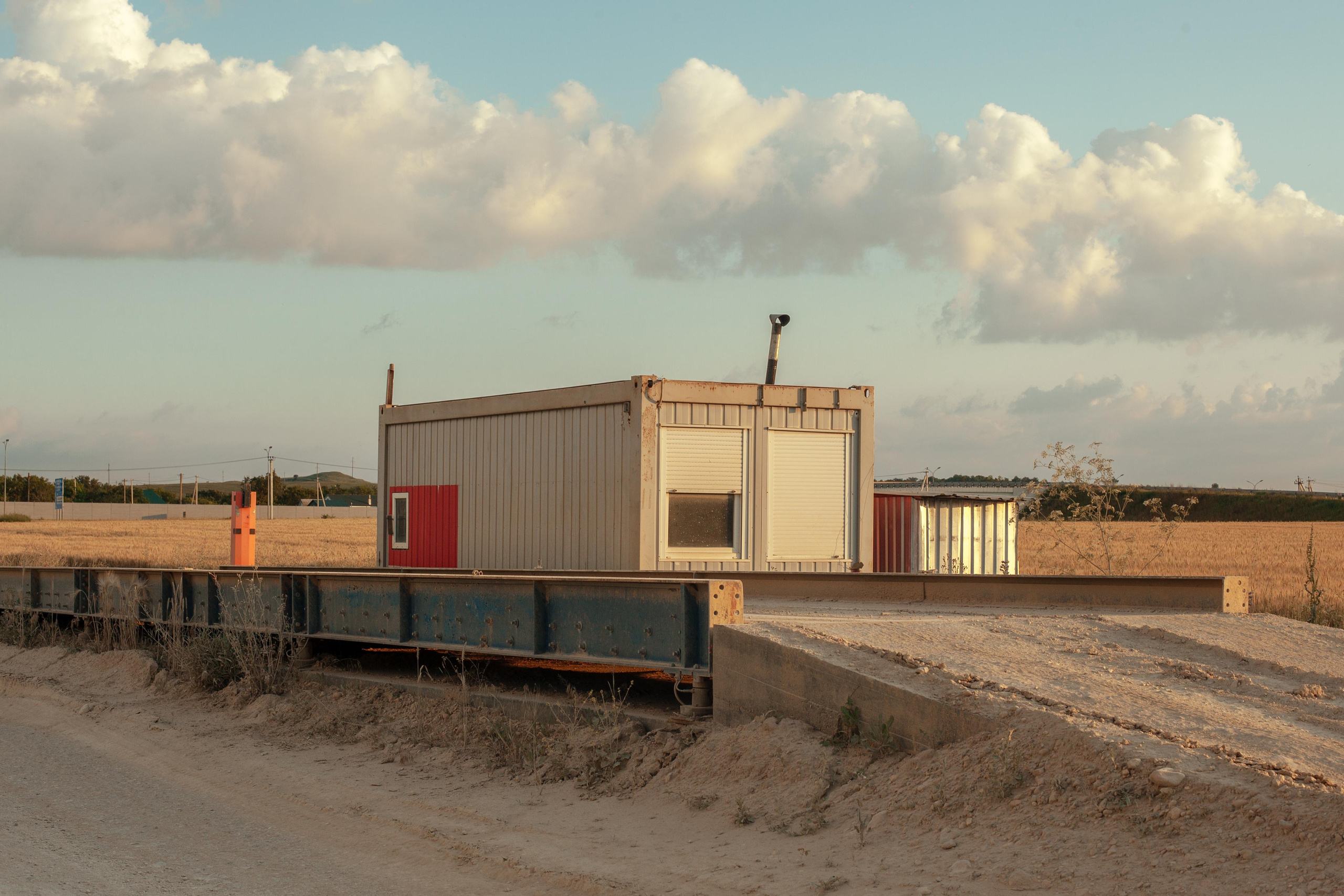 Дом у дороги / тропами детства /. Фотография, как она есть