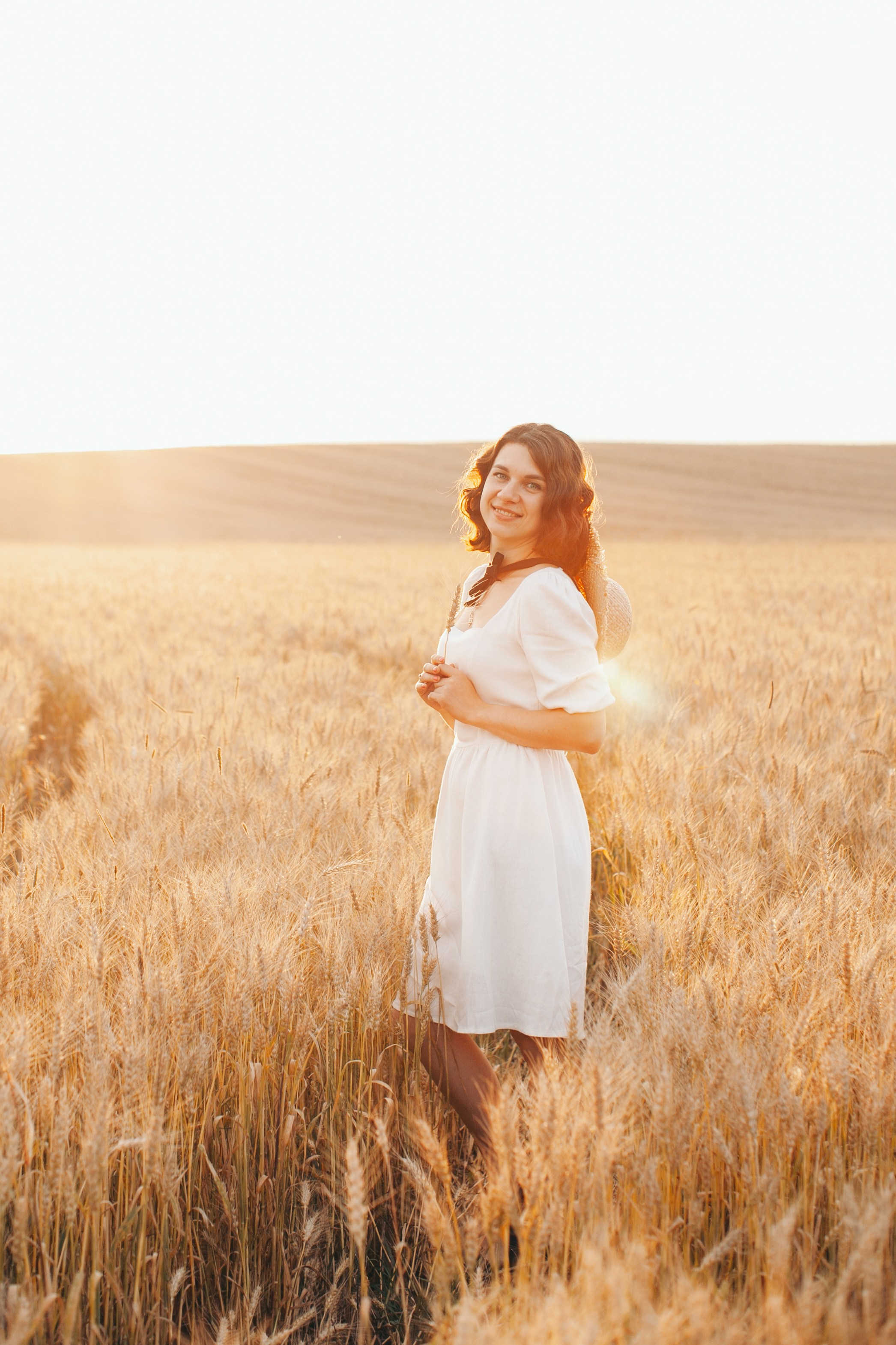 Семейная фотосессия в поле на закате. Фотограф Ольга Ефремова