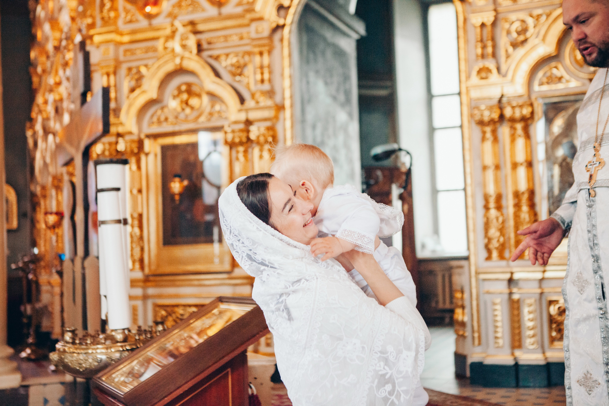 Крещение ребенка в церкви. Фотограф Ольга Ефремова