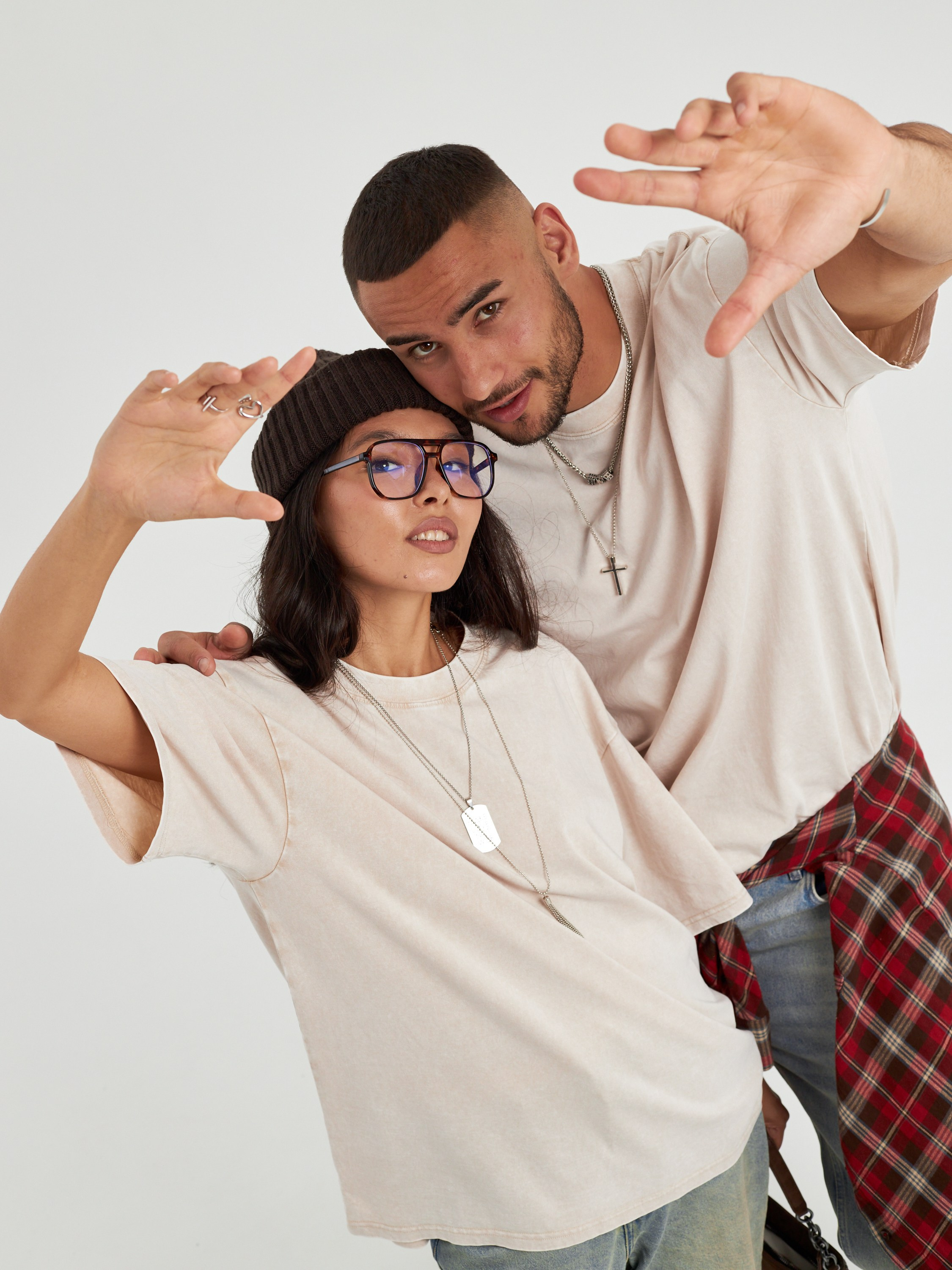 Фотосъемка футболок варенок Екатеринбург Wildberries ВБ Ozon Озон фотосессия одежды Екб заказать цена фотосъемка товара WB тай дай Екб. Фотограф Екатеринбург Анастасия Жерновская | Маркетплейсы и нейрофото