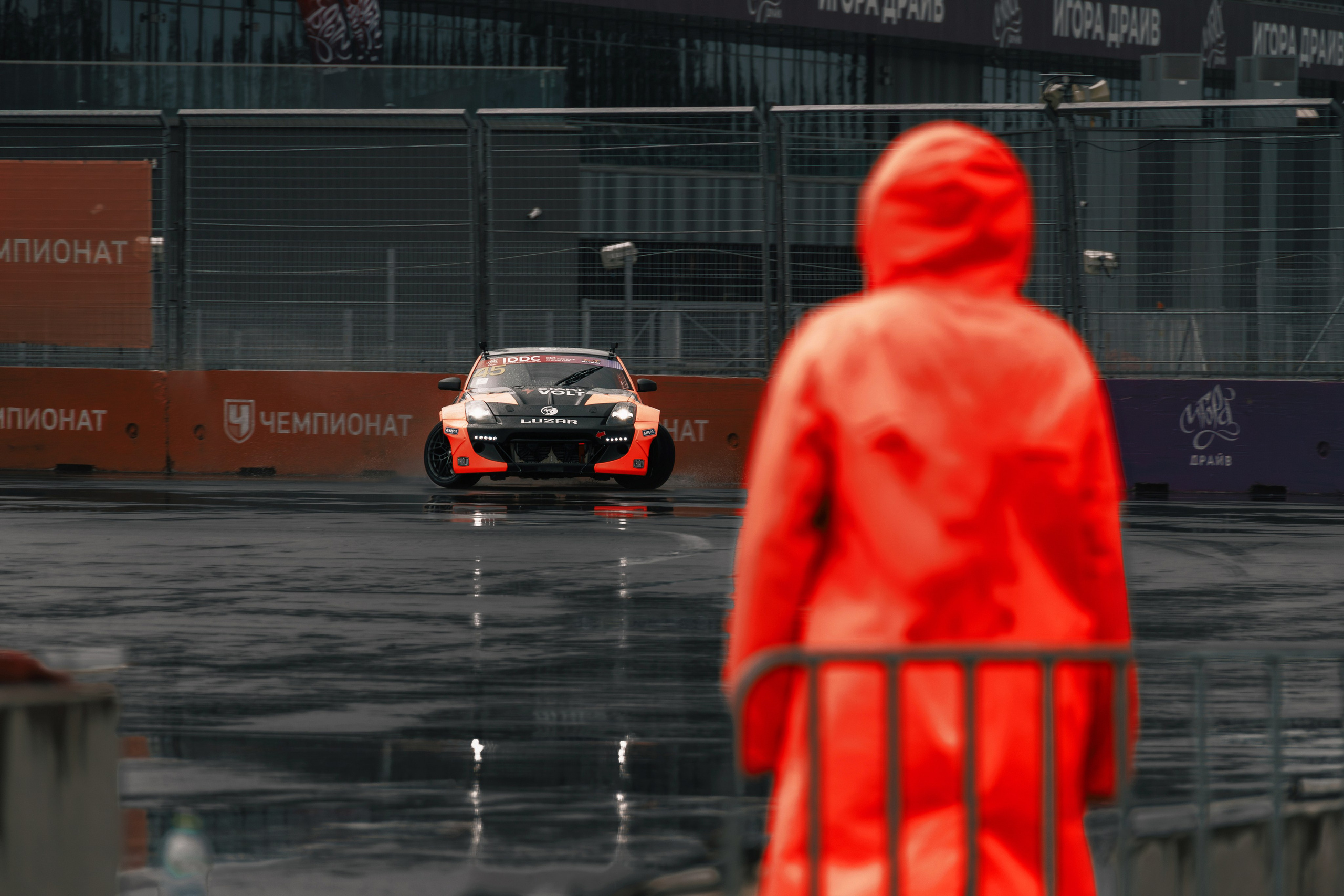 IDDC Этап 2: Бетонный Колизей и блогеры в деле