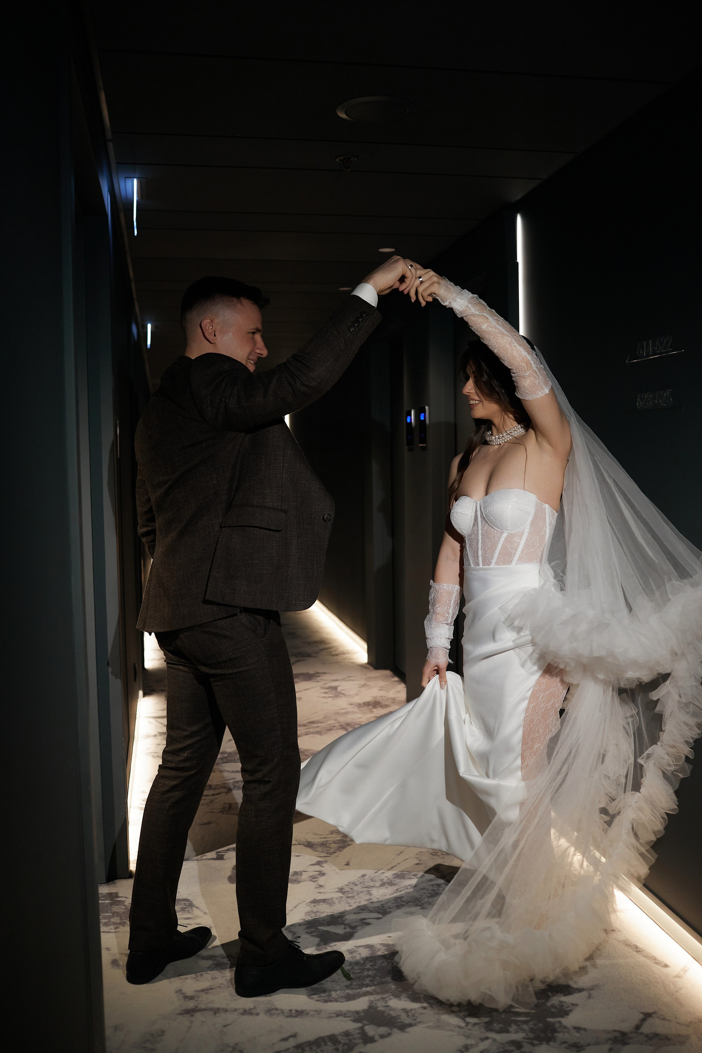 Кристина и Олег в отеле. Свадебный фотограф Москва Калуга