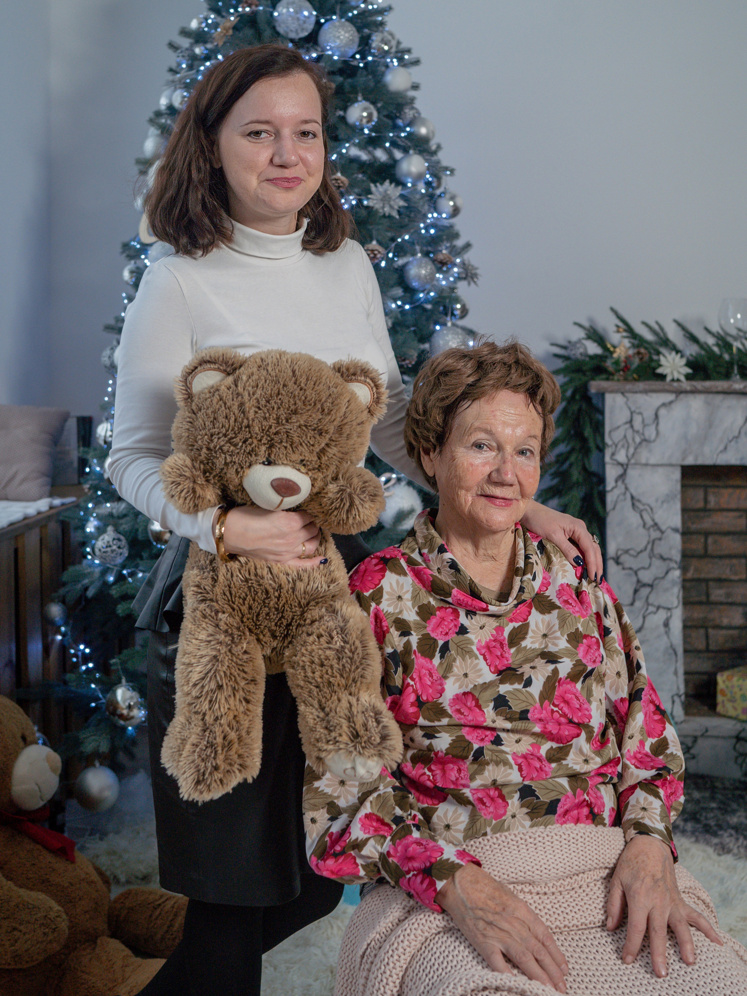 С бабушками. Фотограф Зинаида Евдокимова