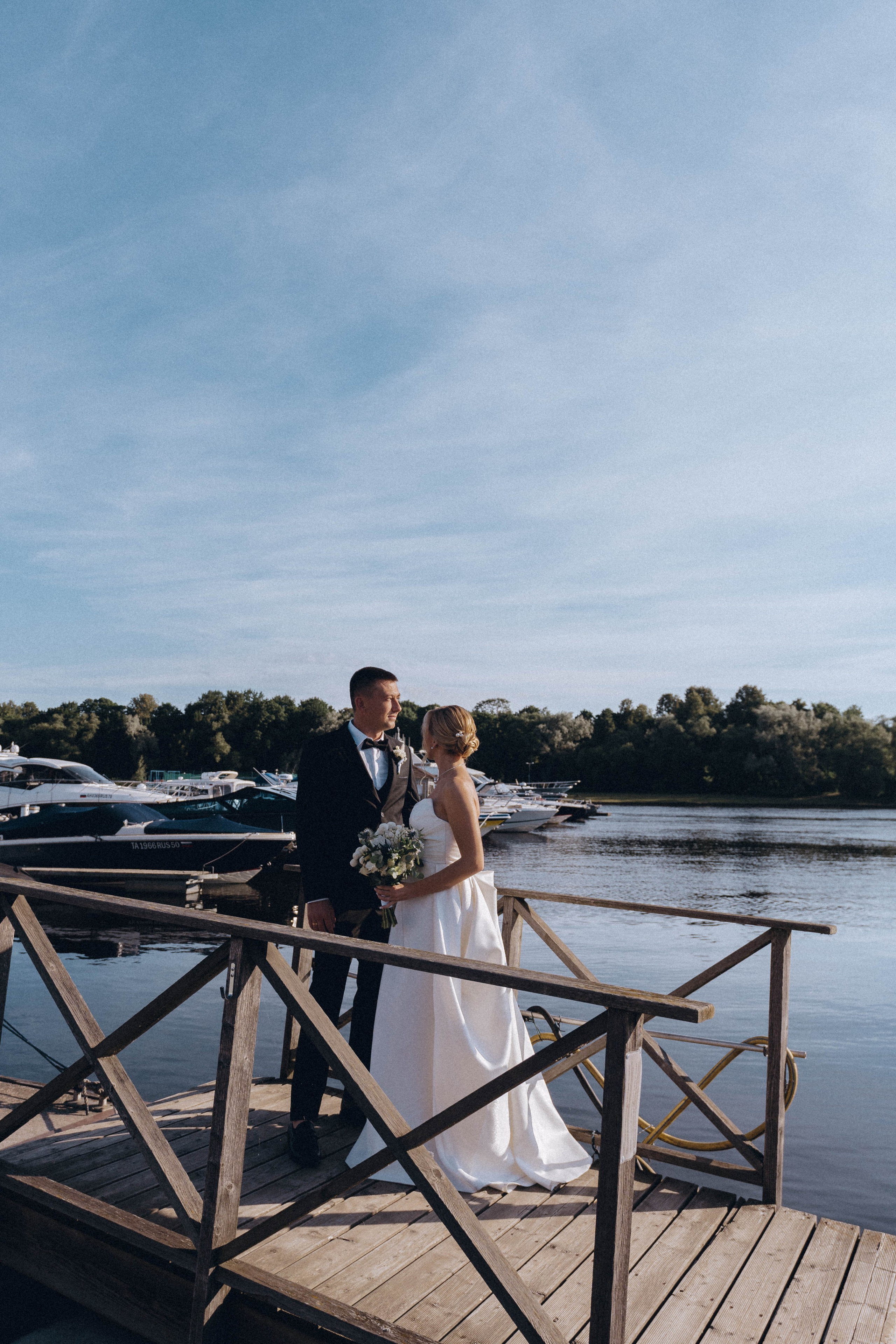 СВАДЕНБНАЯ СЬЕМКА НА КАТЕРЕ ПО КАНАЛАМ САНКТ-ПЕТЕРБУРГА И В АКВАТОРИИ НЕВЫ. Профессиональный фотограф, Санкт-Петербург — Виктория Богомолова