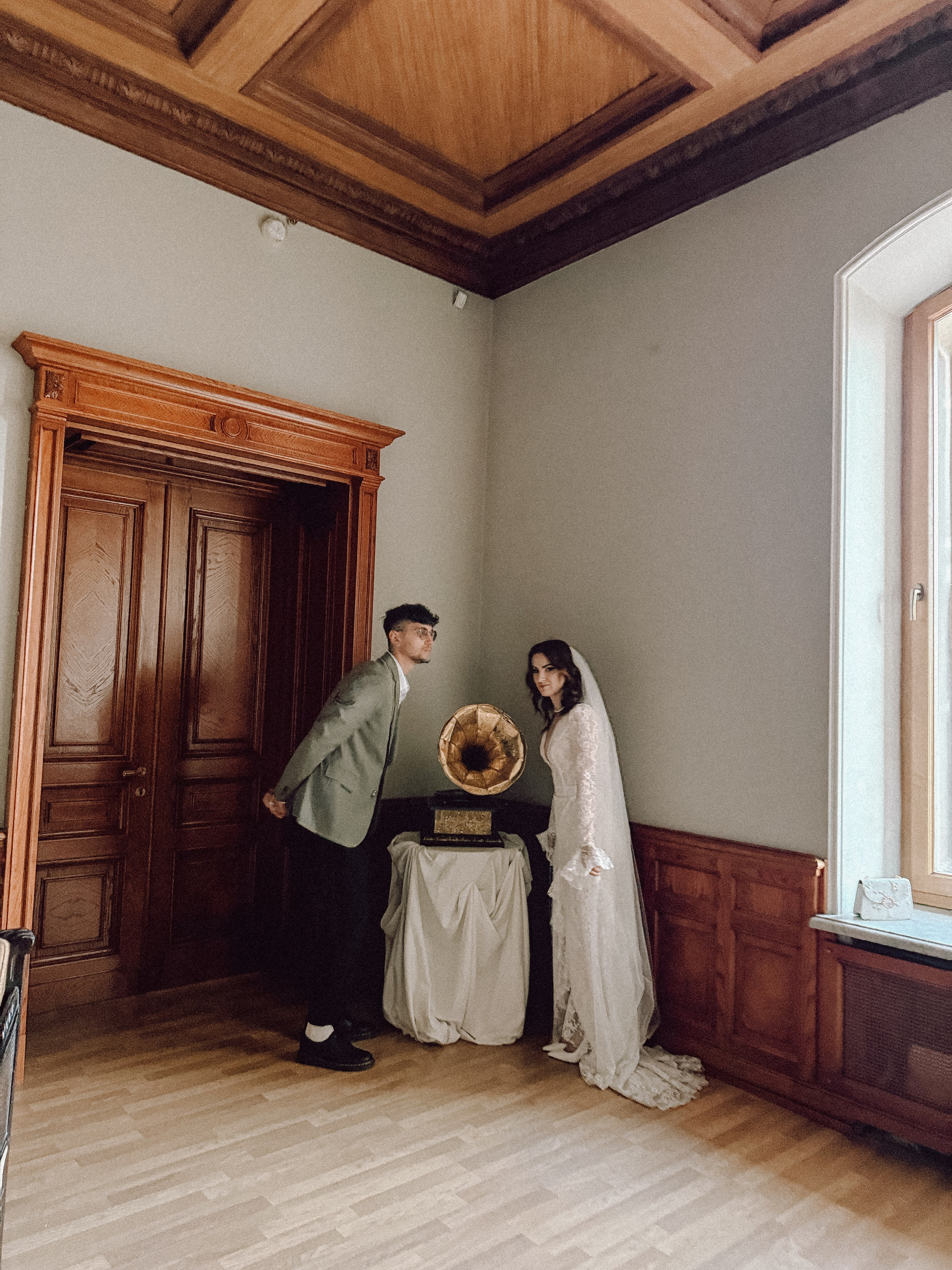 ФОТО НА ТЕЛЕФОН ВО ВРЕМЯ БРАКОСОЧЕТАНИЯ В ПЕРВОМ ДВОРЦЕ И ПРОГУЛКИ. Профессиональный фотограф, Санкт-Петербург — Виктория Богомолова