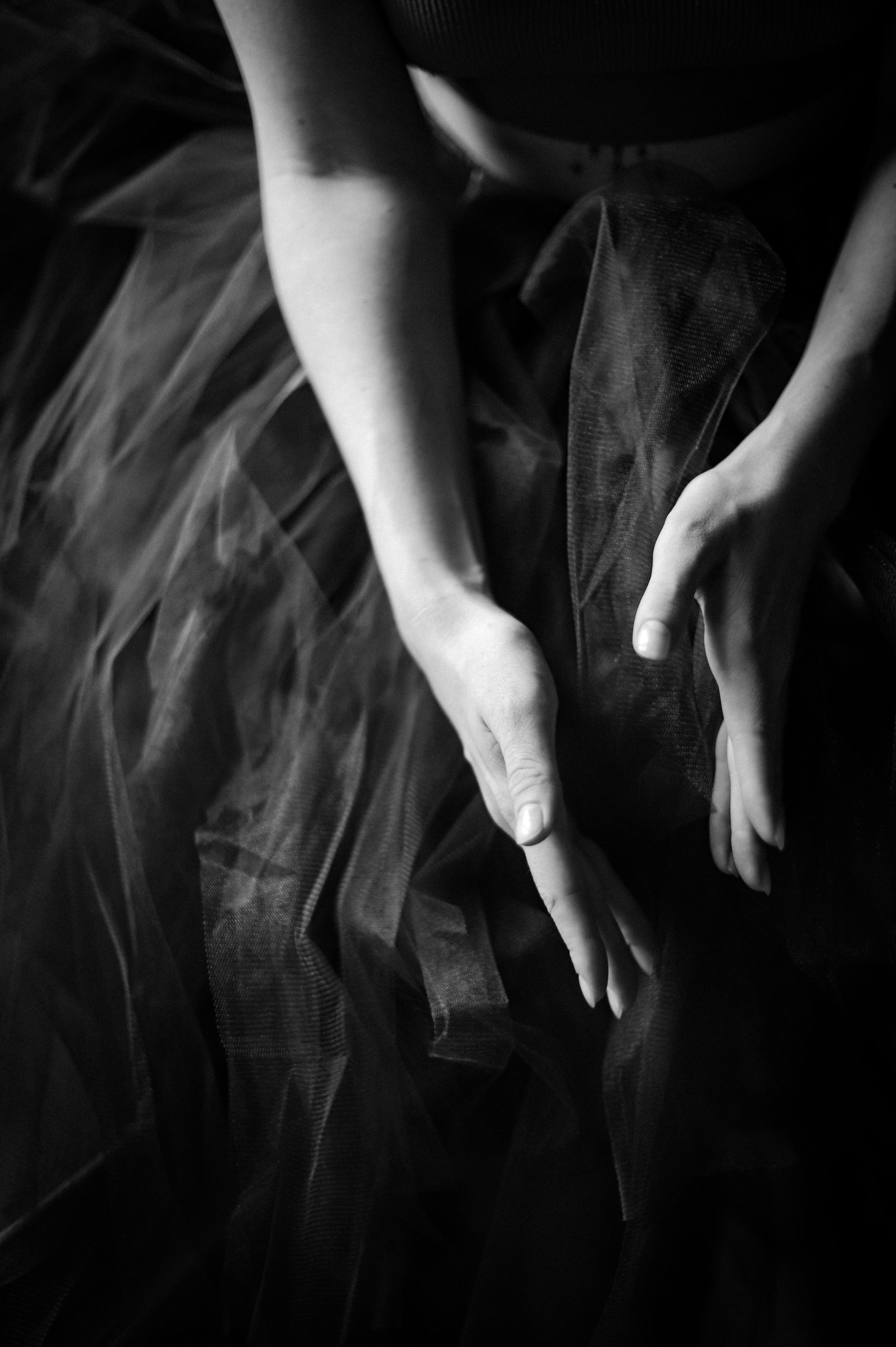 Танец рук Лизы. Портретный и эротический фотограф Ирина Подборская (18+)