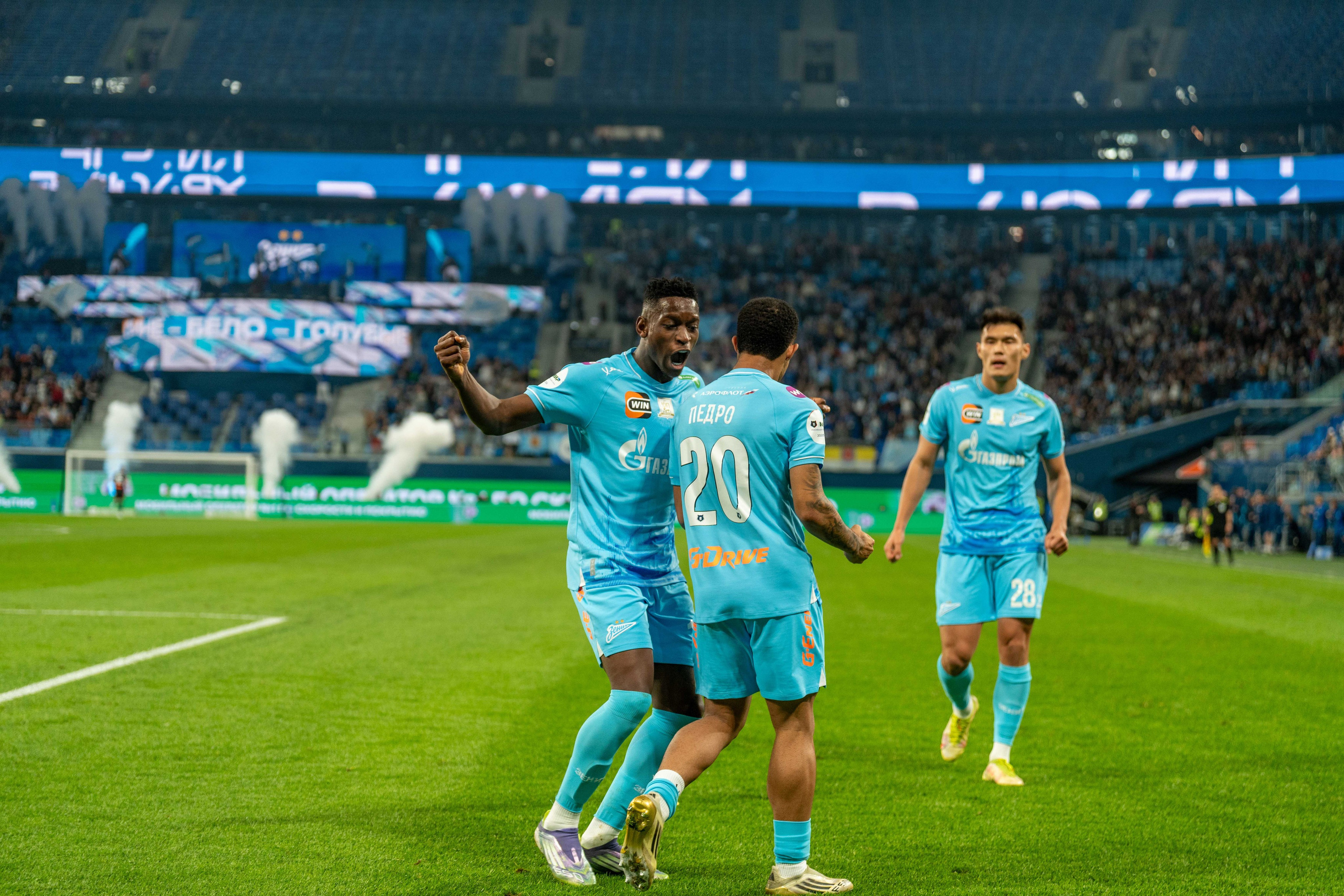 Зенит — Локомотив: фотогалерея 14-го тура РПЛ на Газпром Арене | Антон Гауф. Спортивный фотограф в Санкт-Петербурге | Антон Гауф