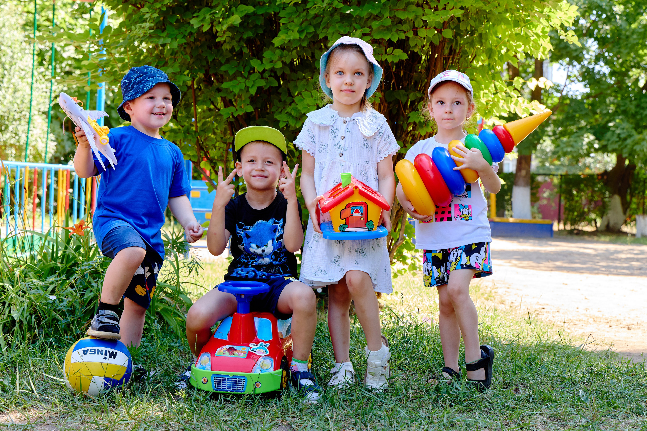 Пример летней съёмки в детском саду № 92 младшая группа Ромашки. Фотограф Выпускные альбомы Таганрог Сергей Коробченко