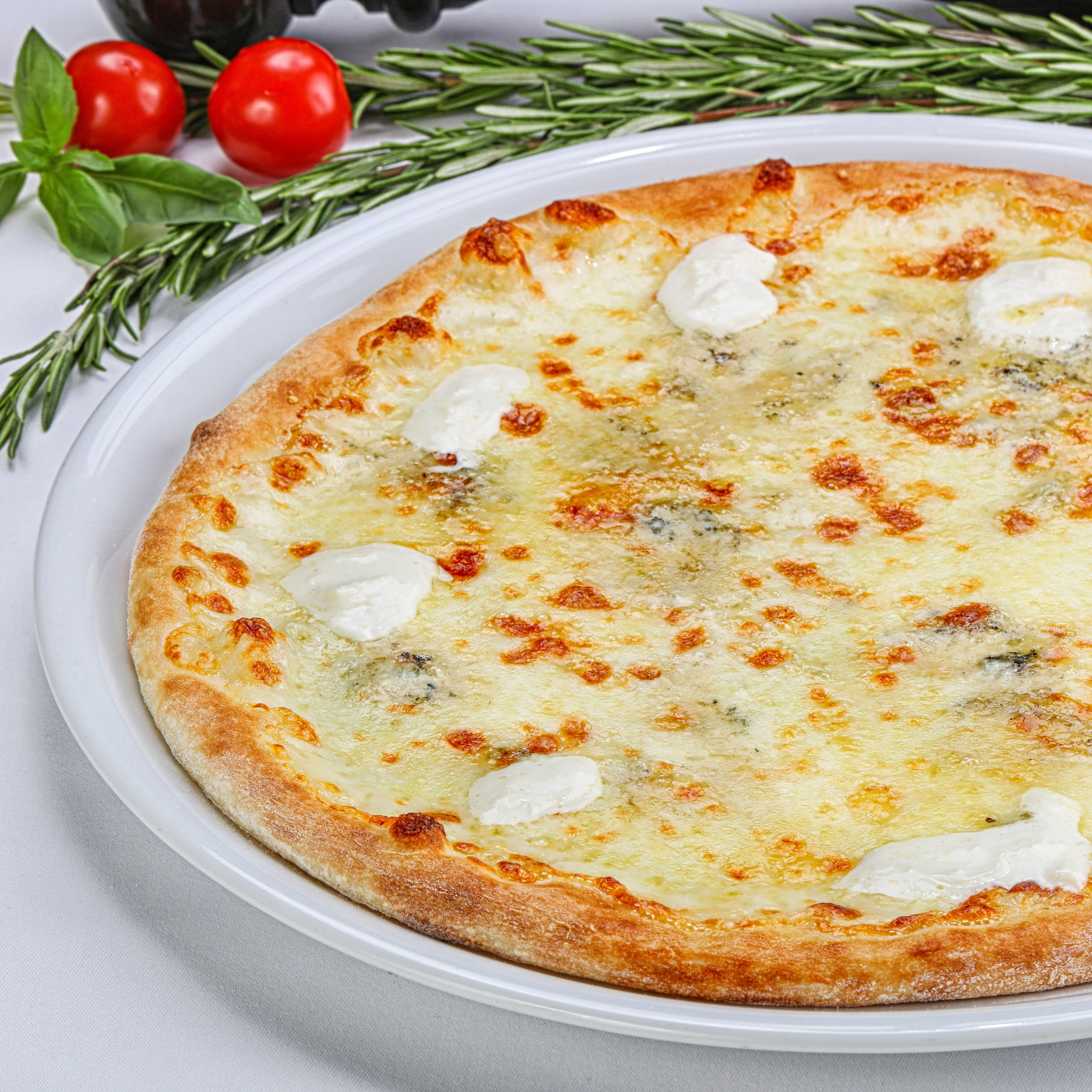 Фотосъемка пиццы. Заказ по тел.: +7 (906) 006-90-22. Фуд-фотограф Андрей Старостин — съемка еды в Москве. 9000 руб. в час