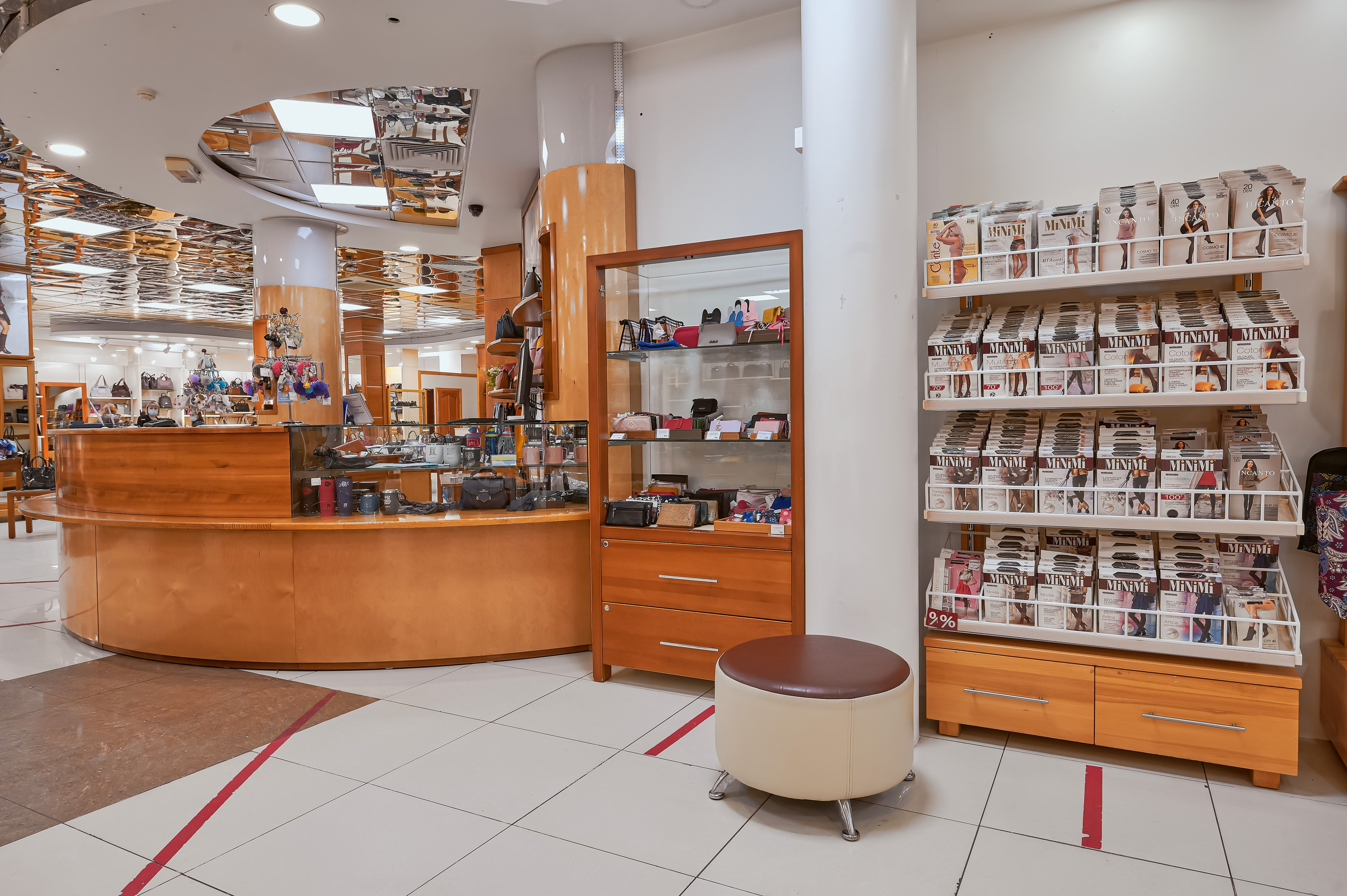 Портфолио по интерьерной и экстерьерной фотосъёмки: Мир Сумок — Правый берег. Фотограф Яковлев Роман — Красноярск