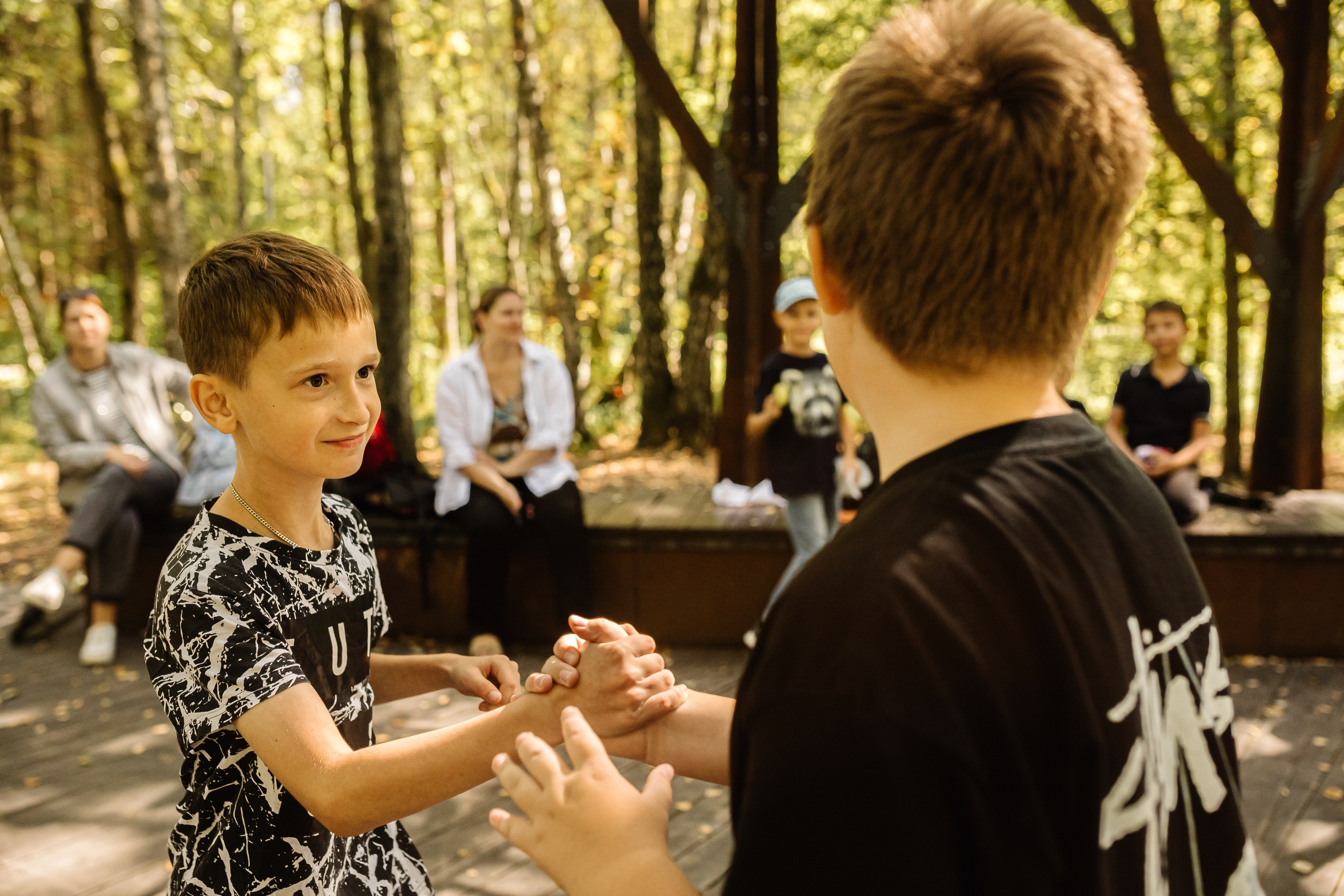 Репортаж школьной прогулки в парке. Семейный и женский фотограф в Москве Надежда Воробьева