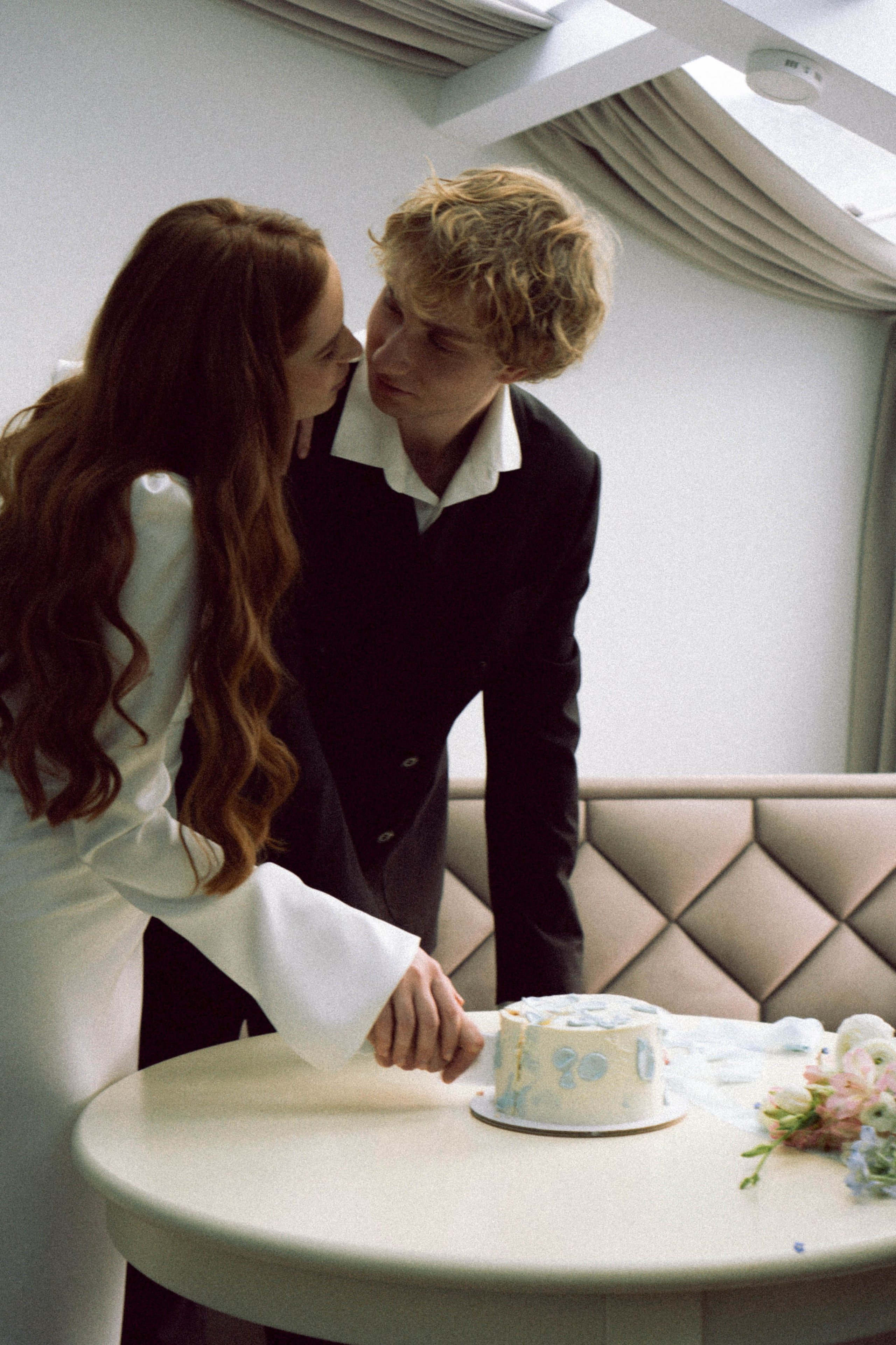 СВАДЕБНАЯ СЬЕМКА В ОТЕЛЕ. СБОРЫ ЖЕНИХА И НЕВЕСТЫ И ТАКЖЕ ТОР И ПОДГОТОВКА К ПРОГУЛКЕ. Профессиональный фотограф, Санкт-Петербург — Виктория Богомолова