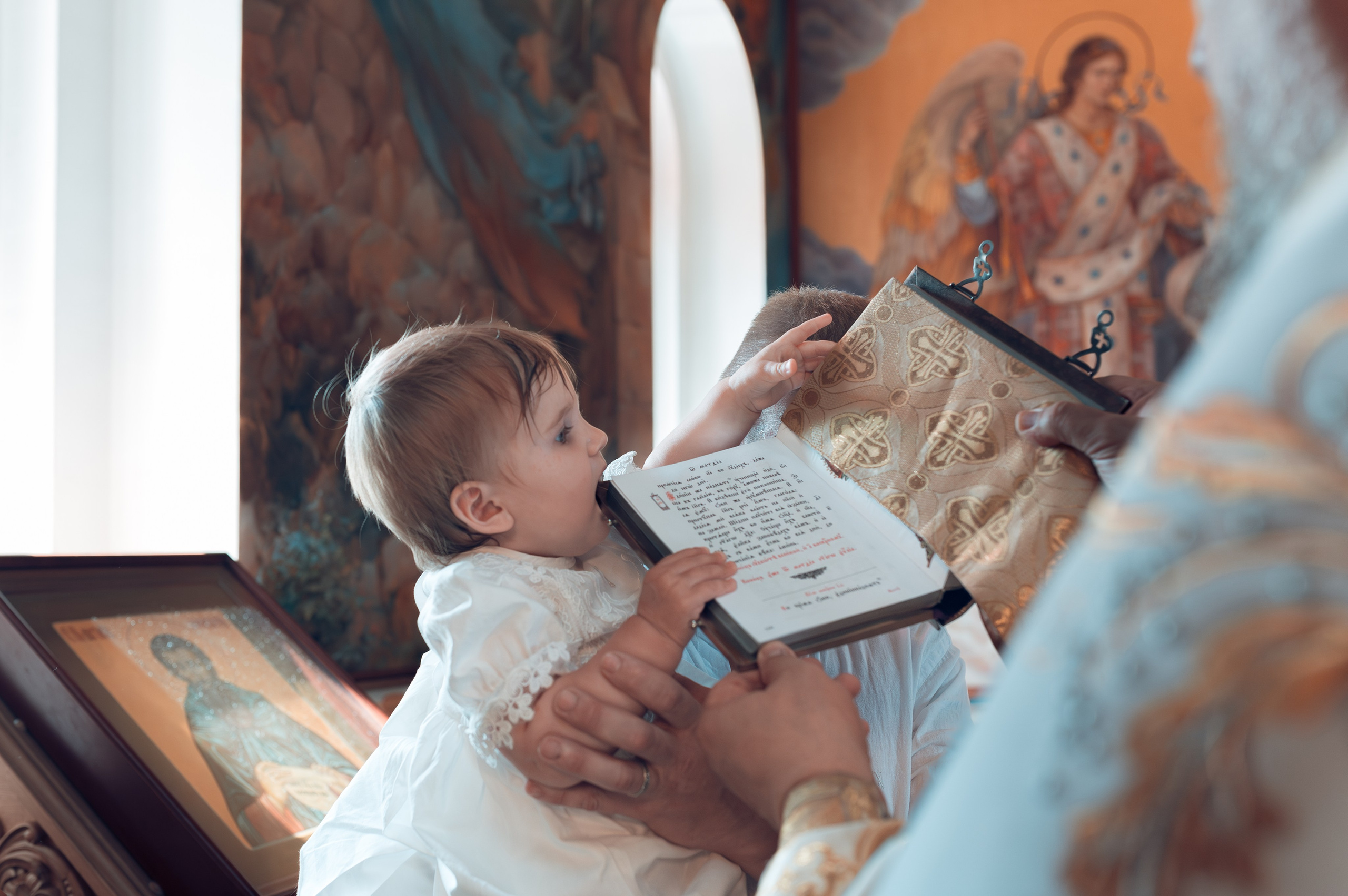 Фотограф в храме. Дарья Нетреба Фотограф на Крещение, Венчание Псков и область