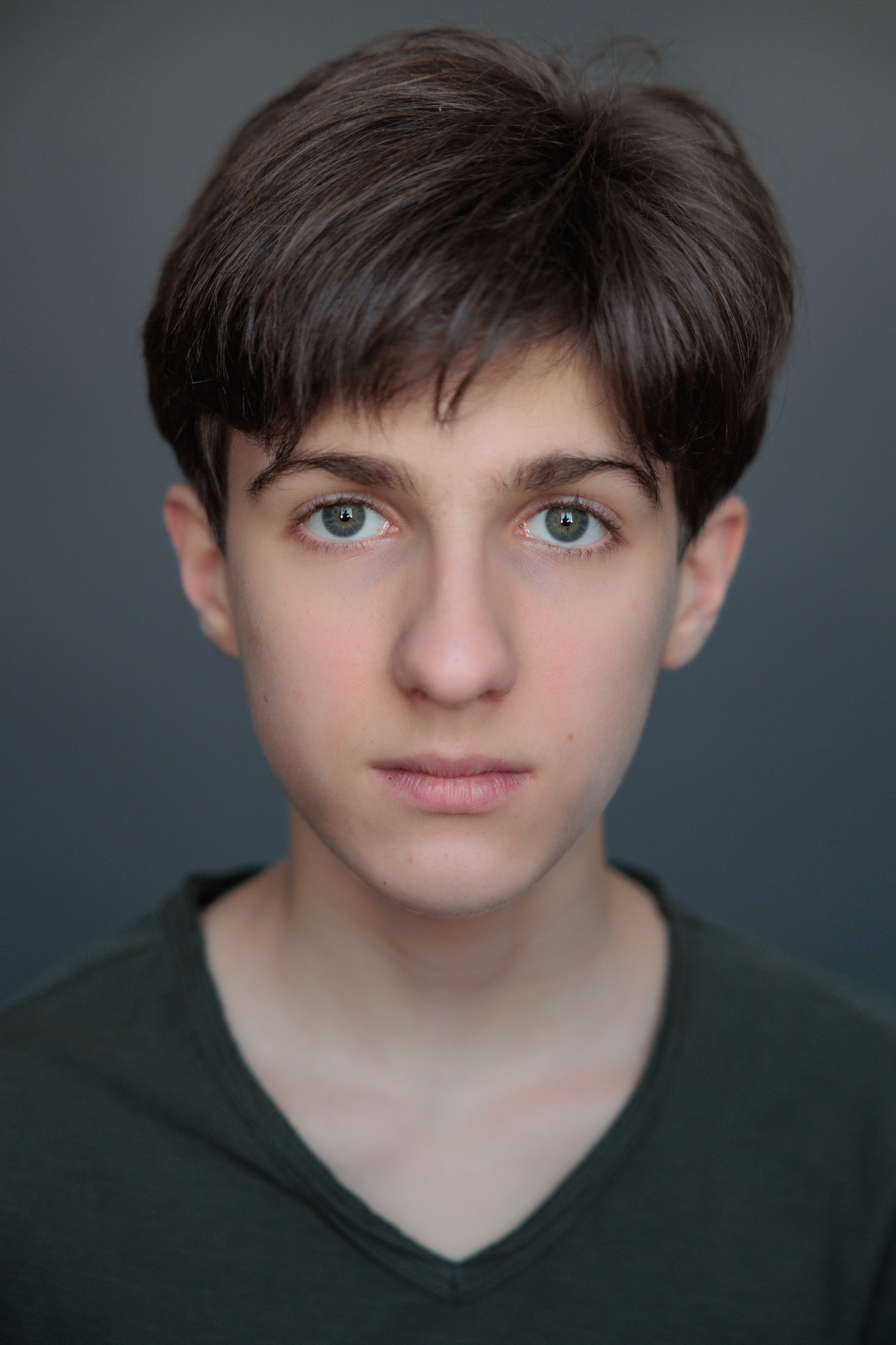 АРТЁМ. Я фотограф из Москвы к Вашим услугам