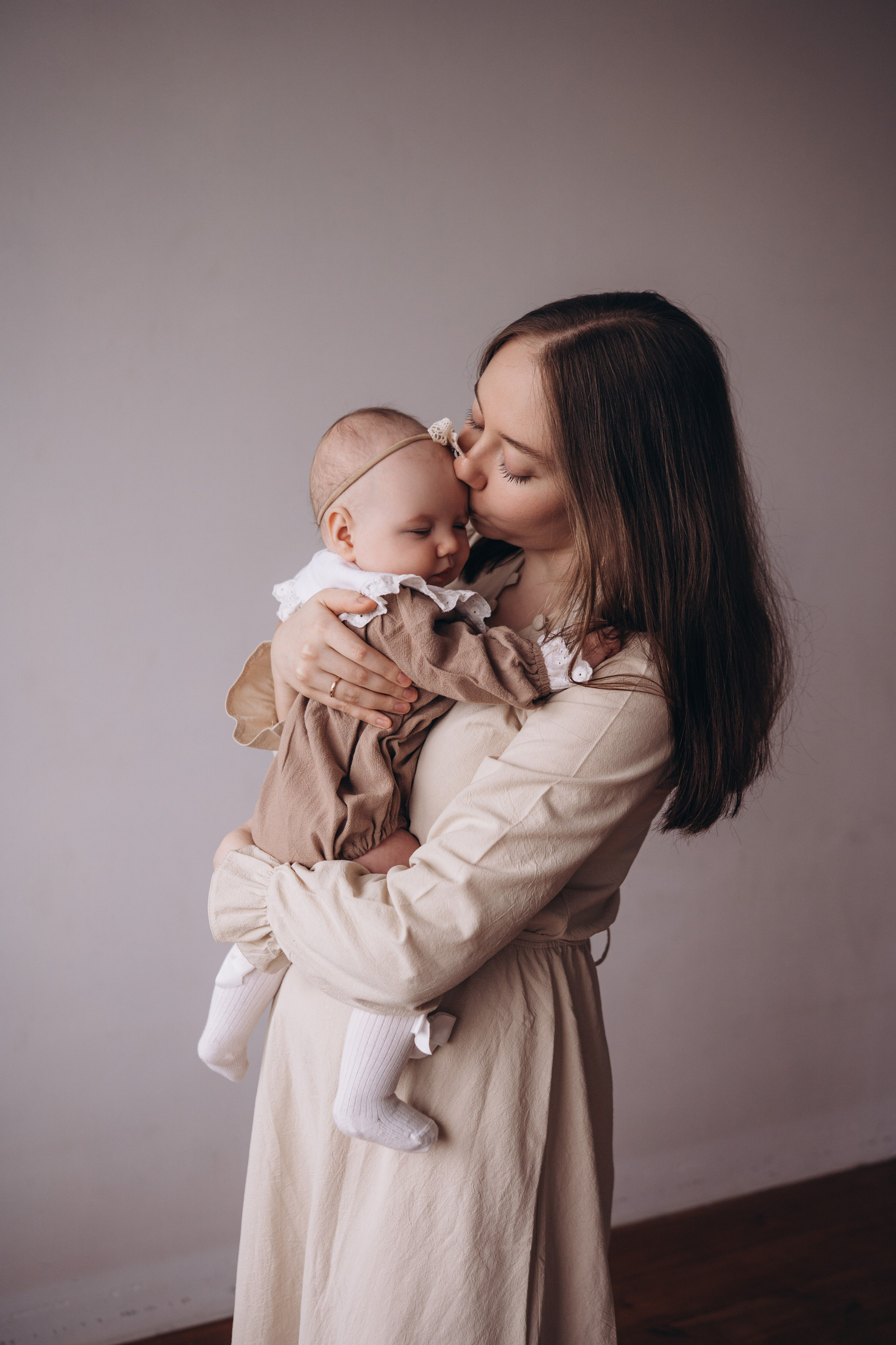 Фотодень Мамы 2026. Фотограф Новорожденных в Москве. Семейные истории в стиле LIFE