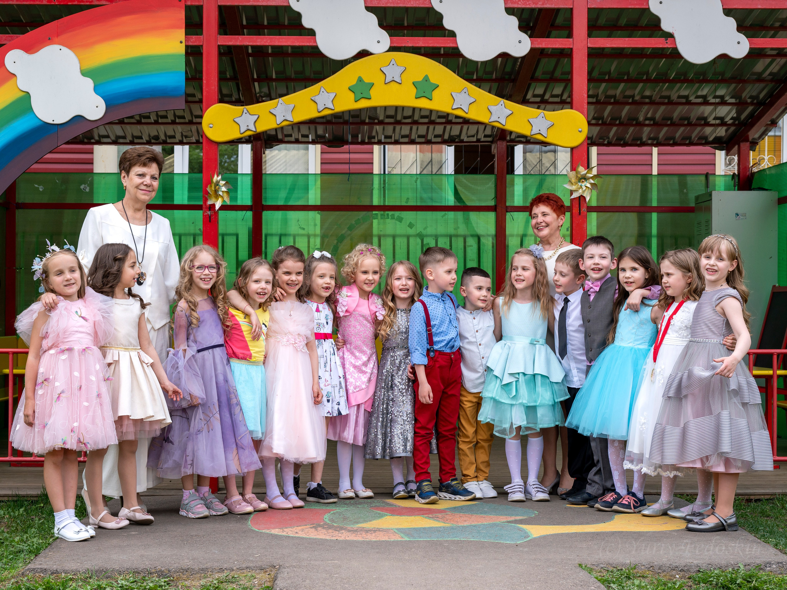 Выпускной в детском садике «Чебурашка», Королёв. Профессиональный фотограф интерьеров в Москве Юрий Федоскин