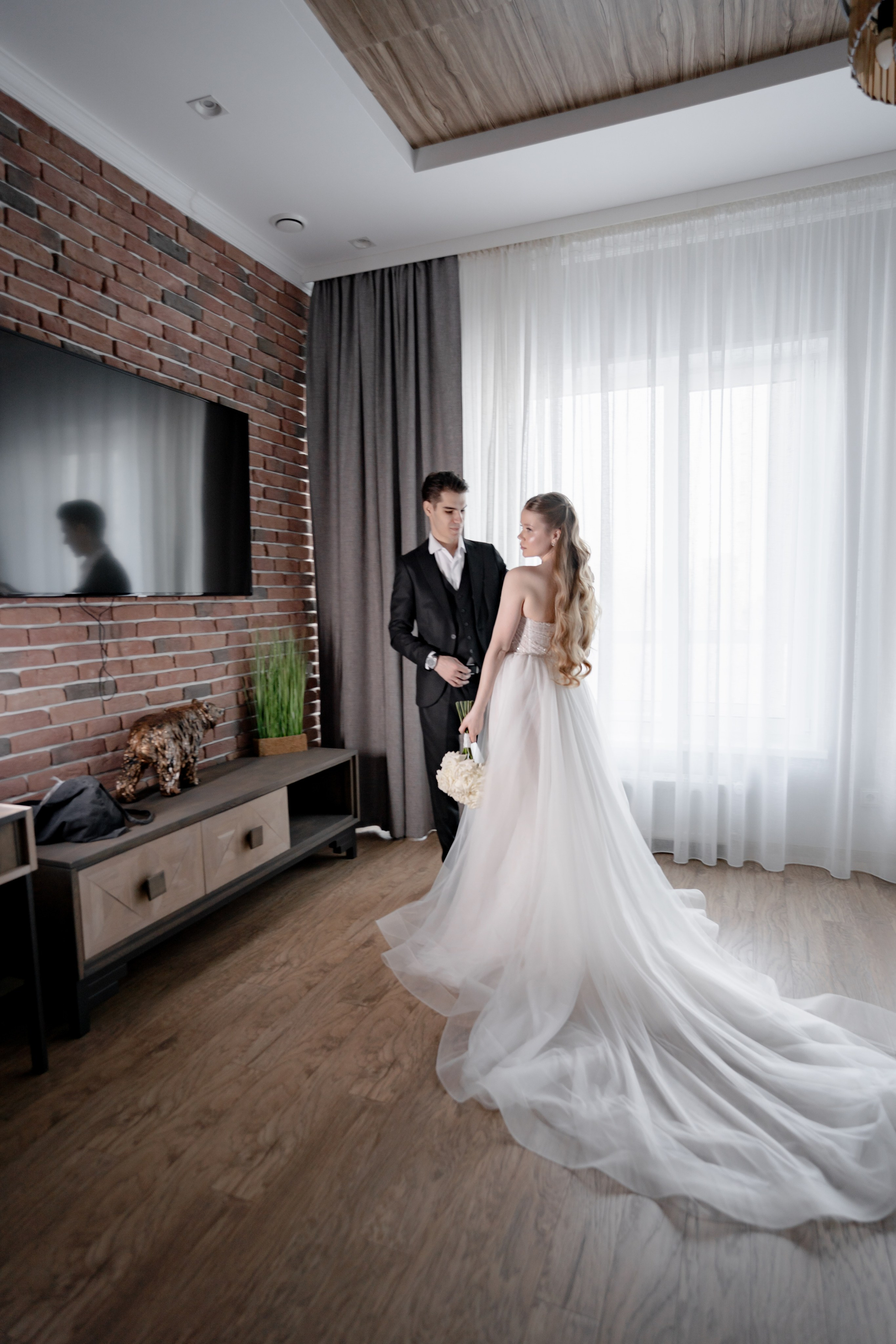 СВАДЕБНАЯ СЬЕМКА СБОРОВ В ОТЕЛЕ И ВЫЕЗД НА ЦЕРЕМОНИЮ (СНЯТО В СИБИРЕ В НИЖНЕВАРТОВСКЕ)М. Профессиональный фотограф, Санкт-Петербург — Виктория Богомолова