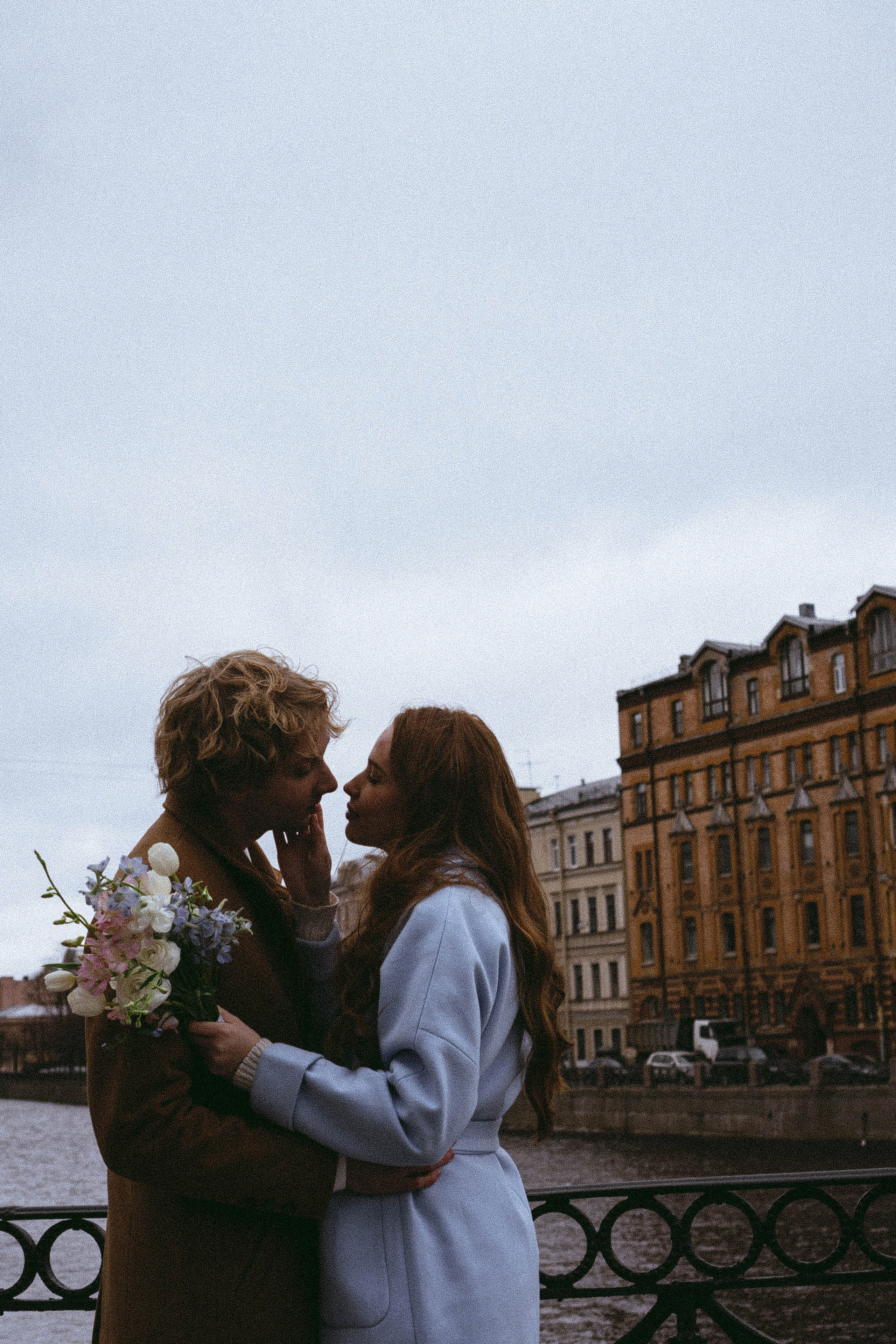 СВАДЕБНАЯ СЬЕМКА В ОТЕЛЕ. СБОРЫ ЖЕНИХА И НЕВЕСТЫ И ТАКЖЕ ТОР И ПОДГОТОВКА К ПРОГУЛКЕ И ПРОГУЛКА ПО ПЕТРОГРАДКЕ. Профессиональный фотограф, Санкт-Петербург — Виктория Богомолова