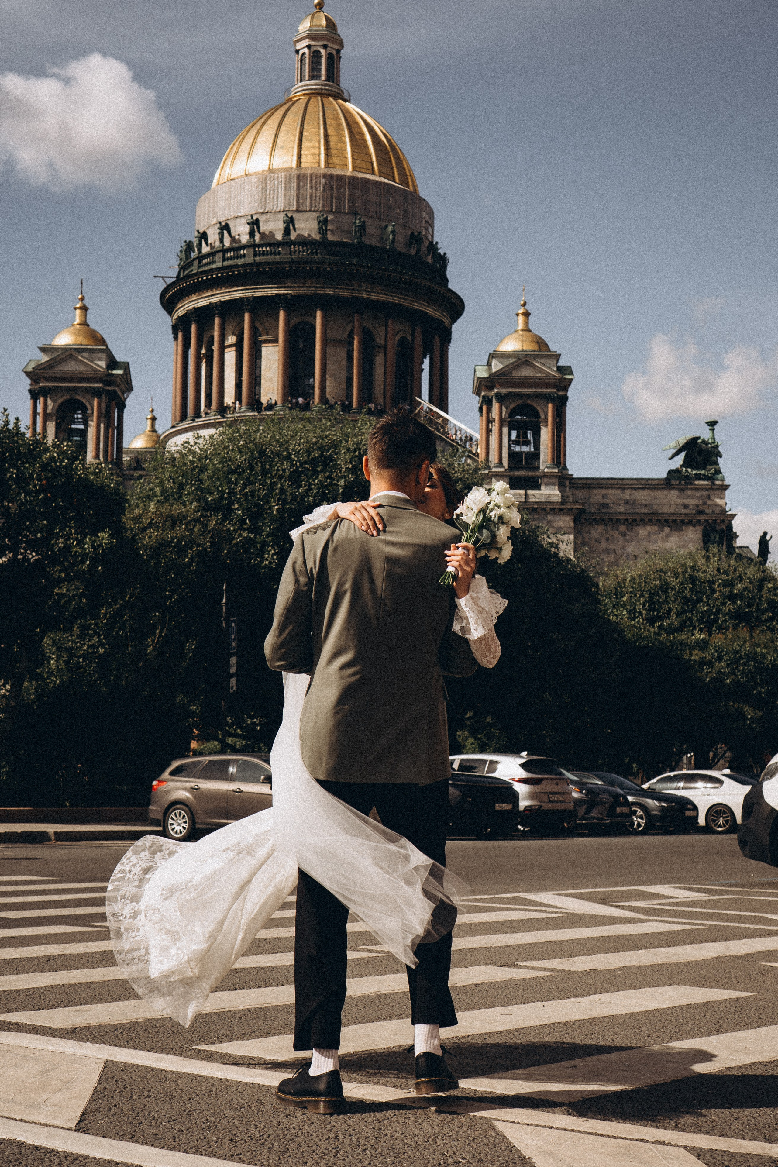 СВАДЕБНАЯ ПРОГУЛКА ВОЗЕ ИСАИКЕВСКОГО СОБОРА АСТОРИИ И ЗАКОНОДАЛЕТНОГО СОБРАНИЯ. Профессиональный фотограф, Санкт-Петербург — Виктория Богомолова