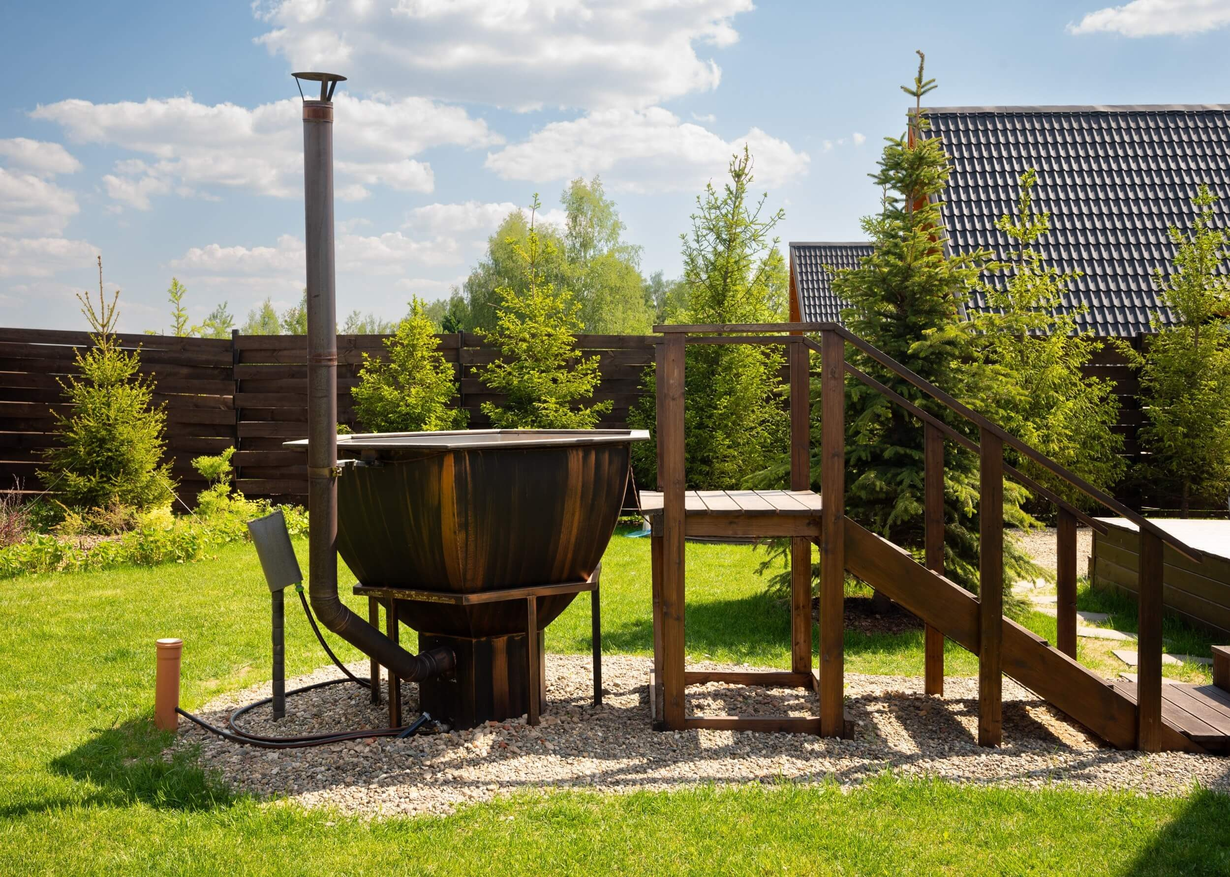 Загородный дом для отдыха на майские праздники с баней, уличным чаном на 6 человек - забронировать. Коттедж А-фрейм с баней и уличным чаном в Подмосковье - в аренду для отдыха