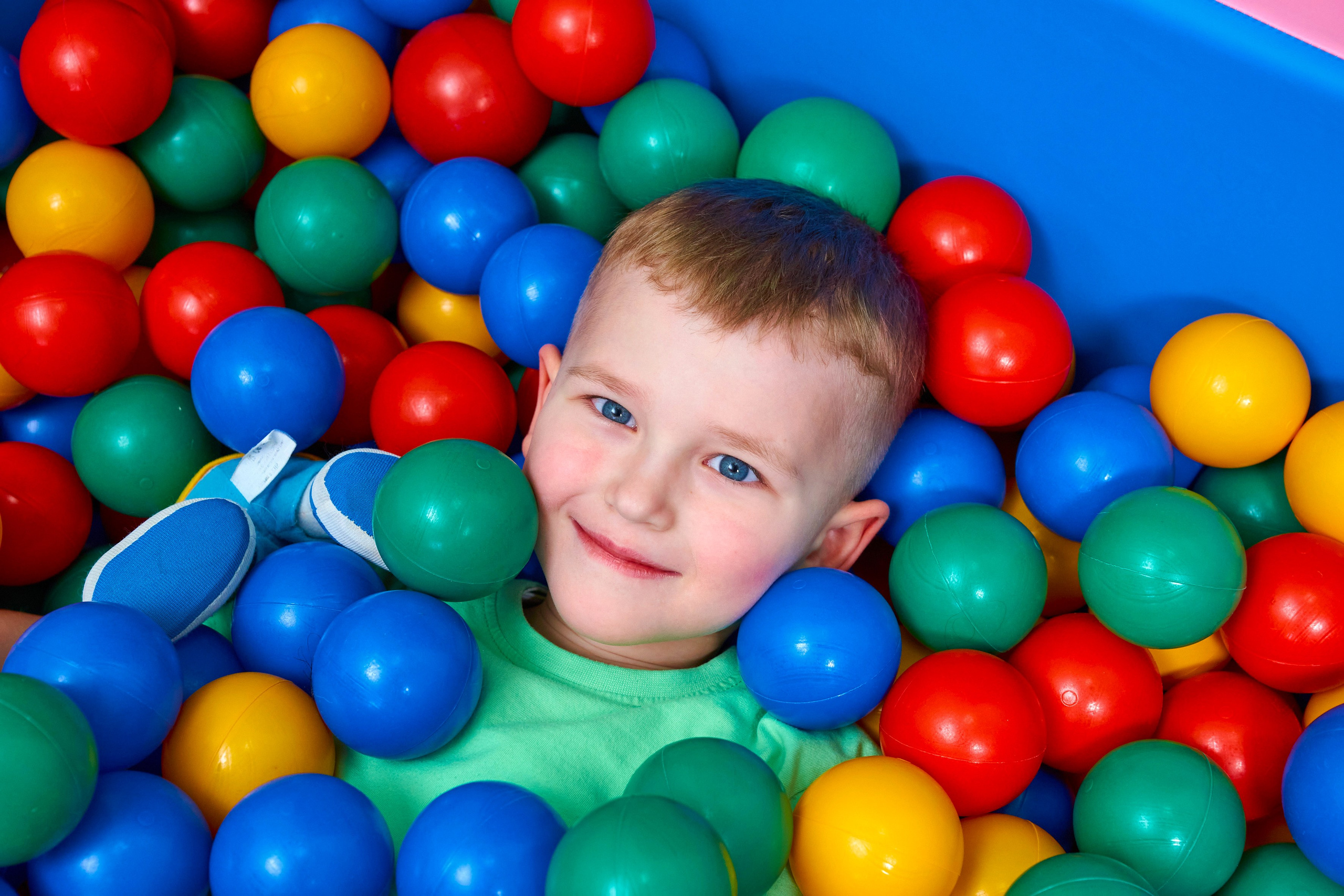 Занятие в спортзале. Childrenfoto.ru